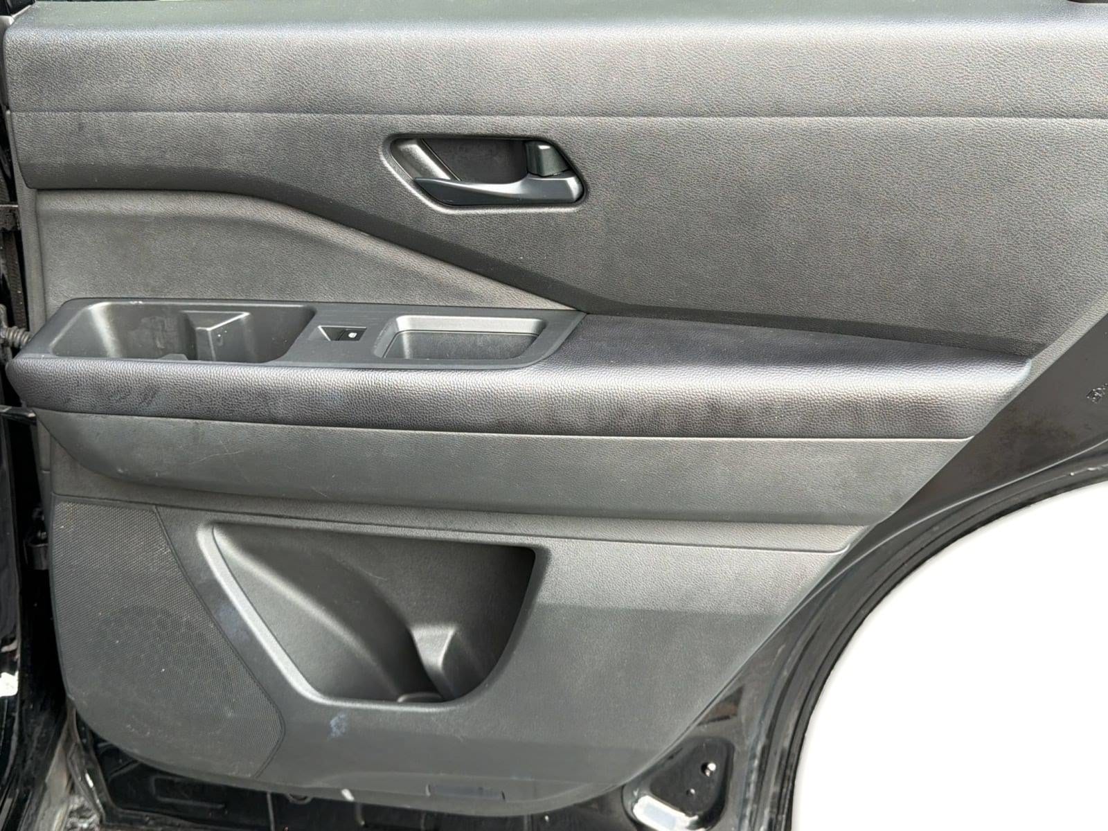 2025 Nissan Pathfinder SV - Photo 32