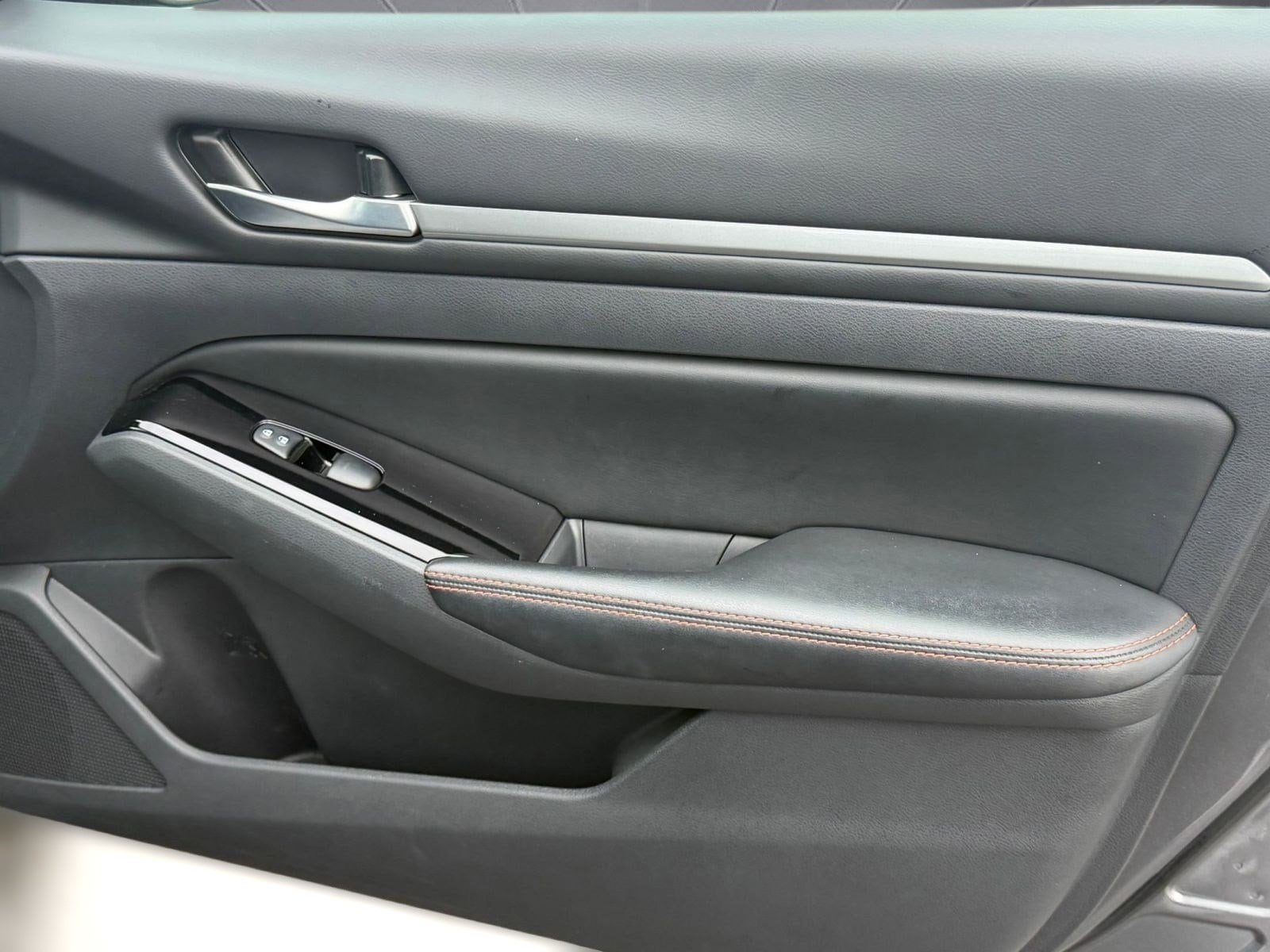 2025 Nissan Altima SR - Photo 33