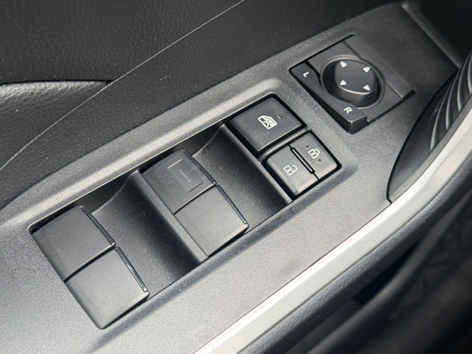 2025 Toyota RAV4 LE - Photo 31