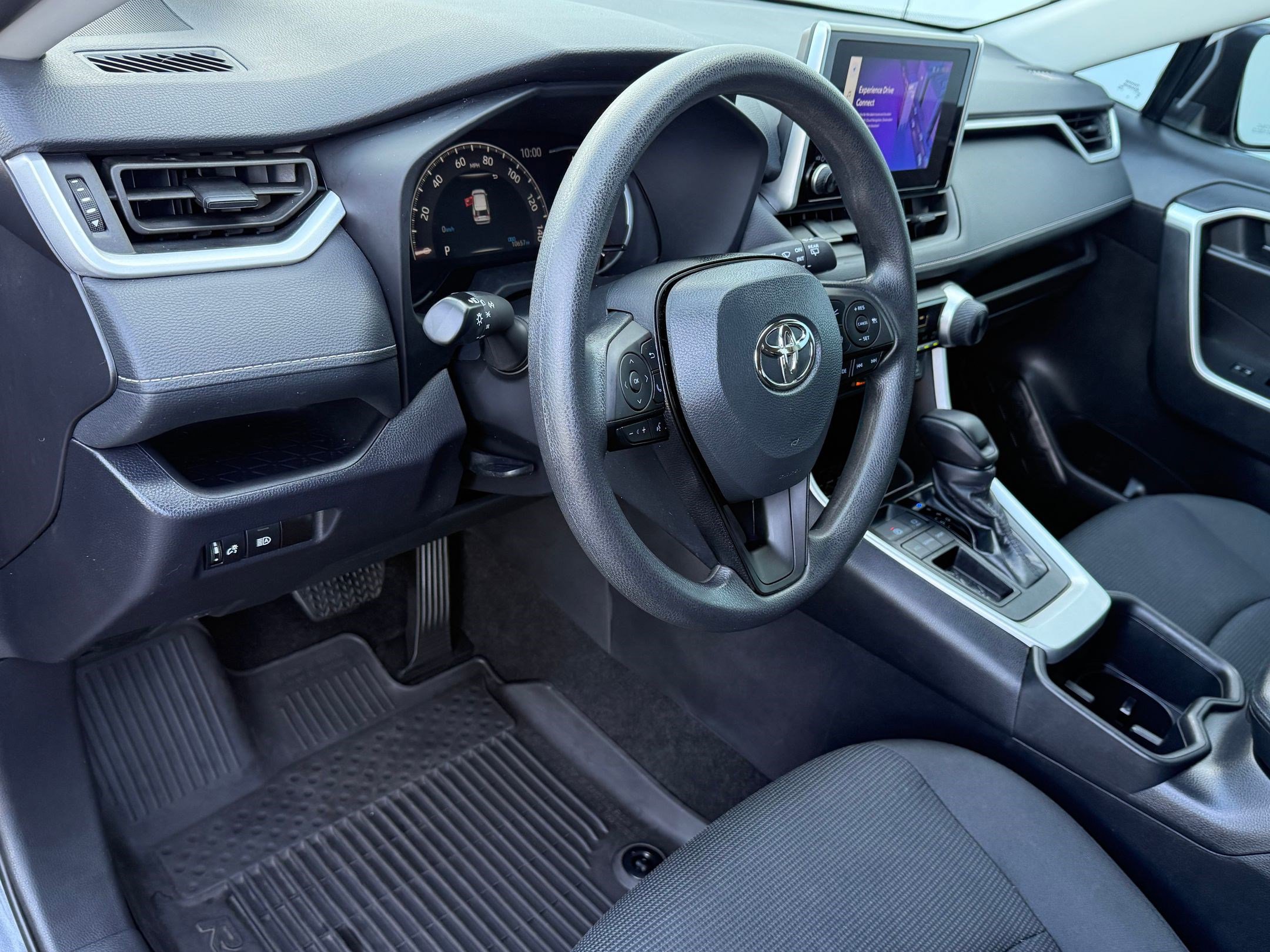 2024 Toyota RAV4 LE photo 4