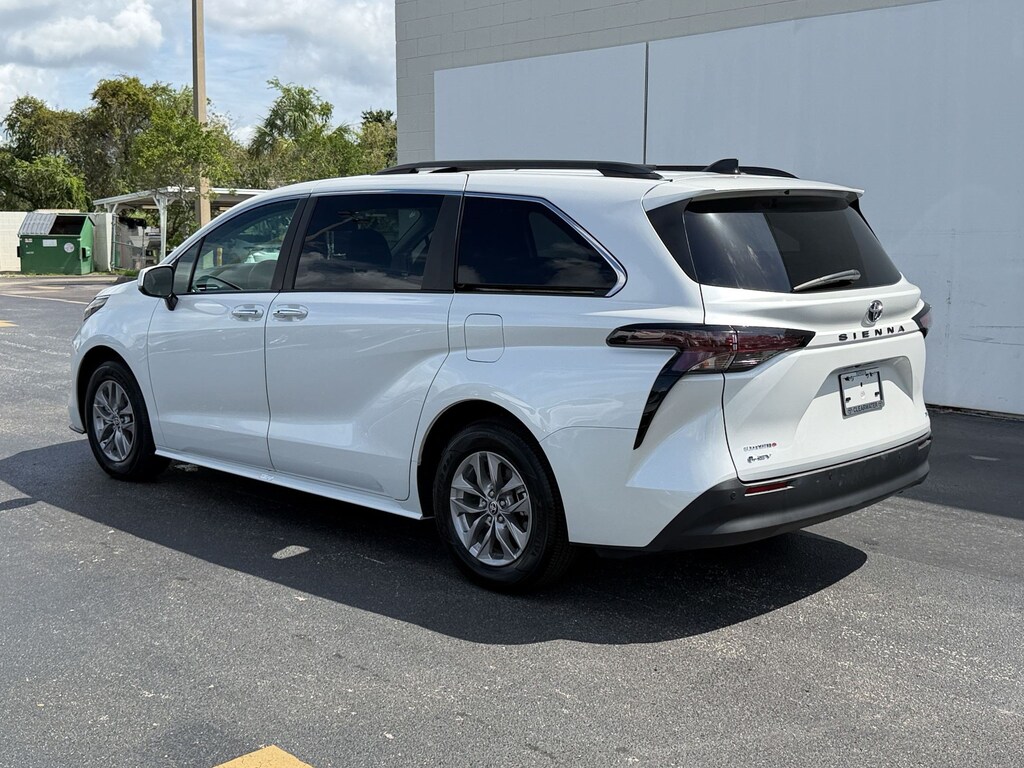 Used 2026 Toyota Sienna Sienna XLE (XLE FWD 8-Passenger (Natl)) Van Passenger Van