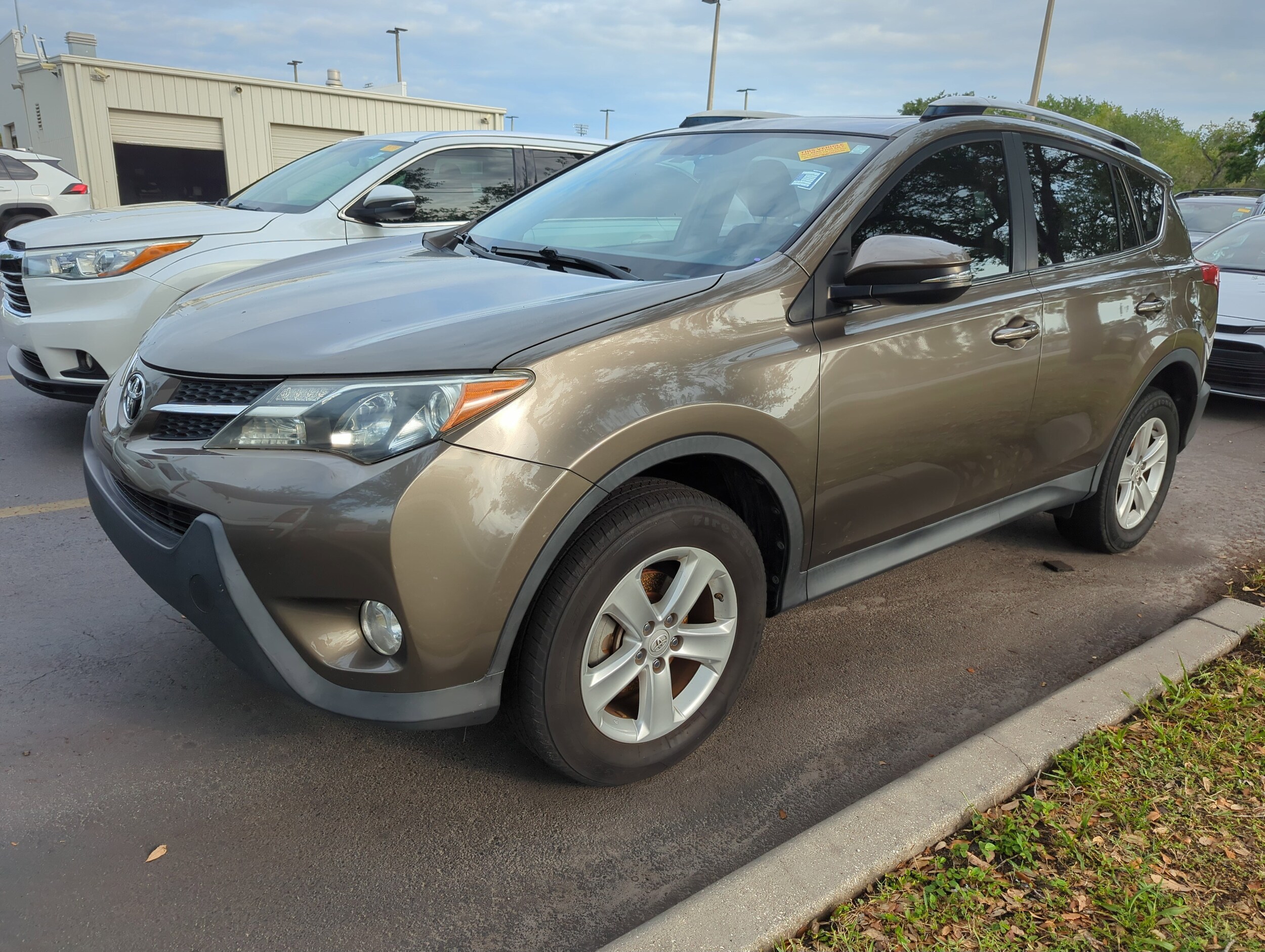 2014 Toyota RAV4 XLE photo 3