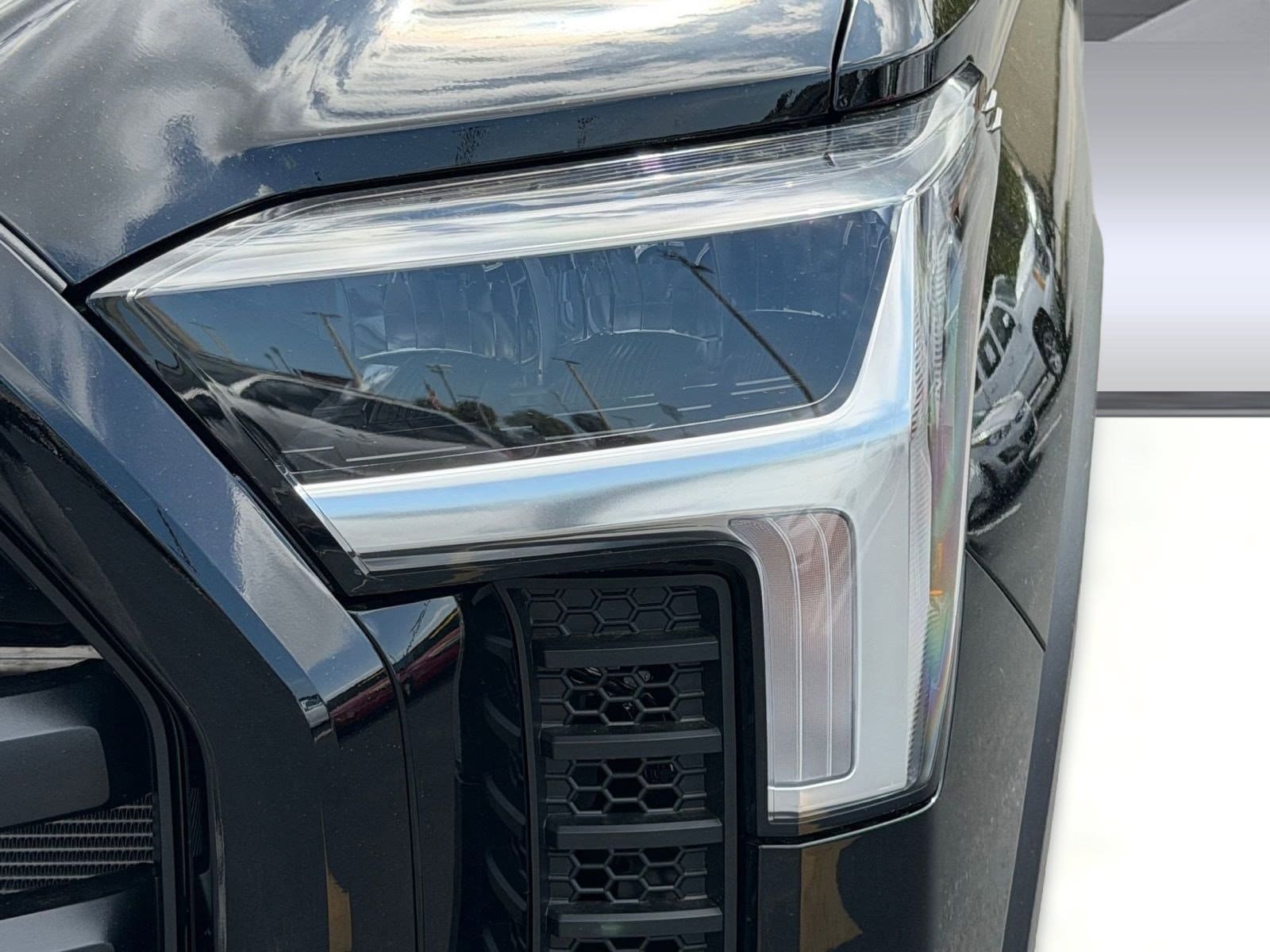 2026 Toyota Tundra Limited - Photo 11