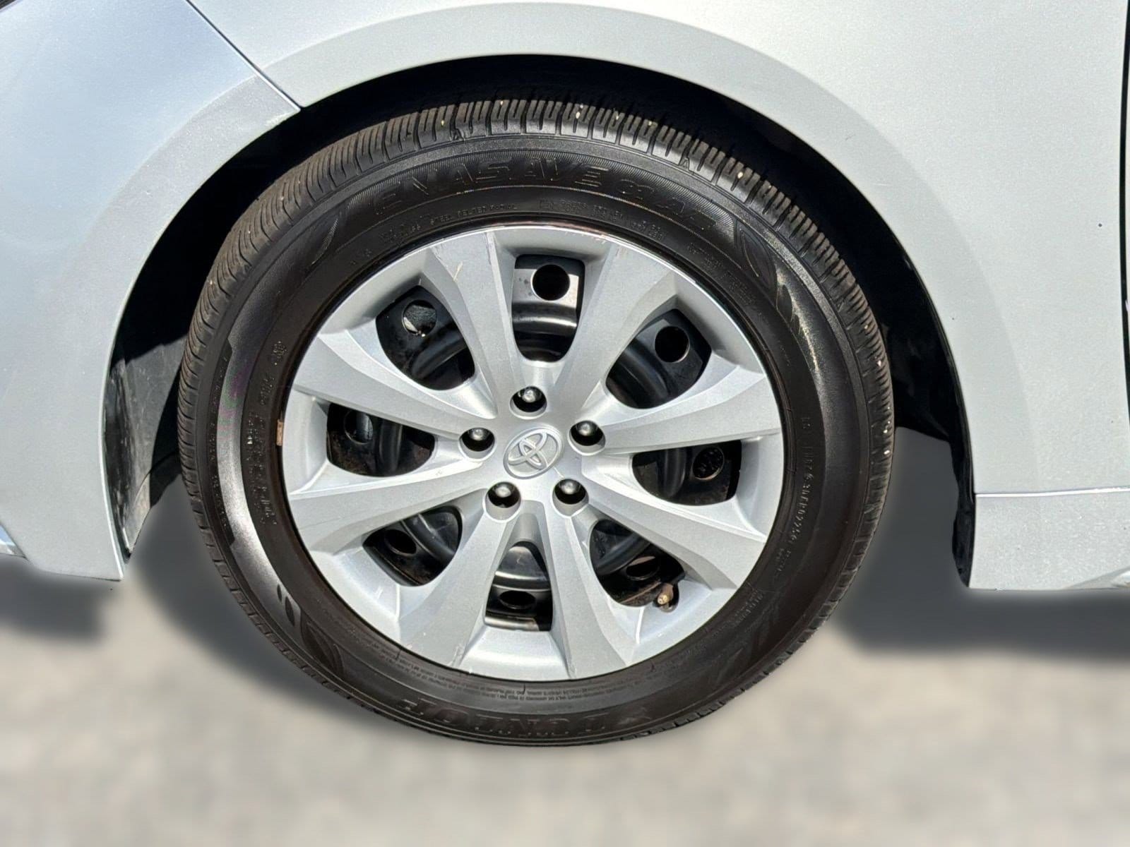 2025 Toyota Corolla LE - Photo 12