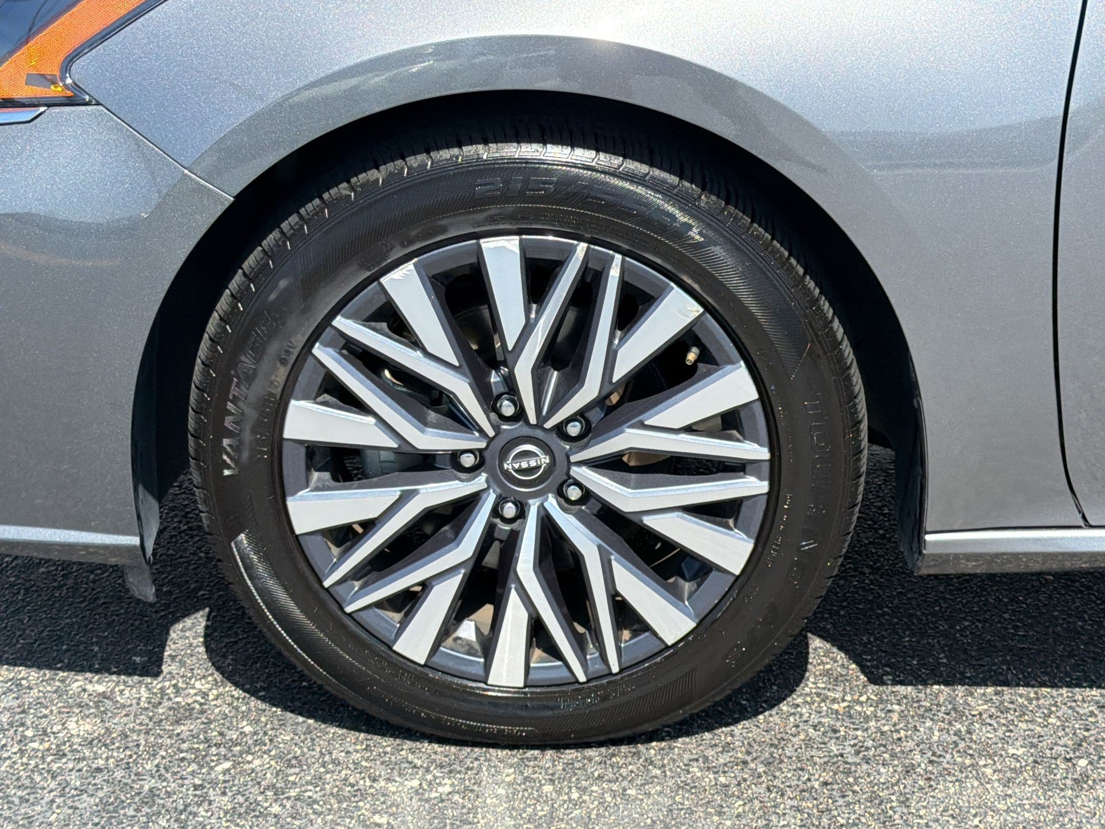 2025 Nissan Altima SV - Photo 13