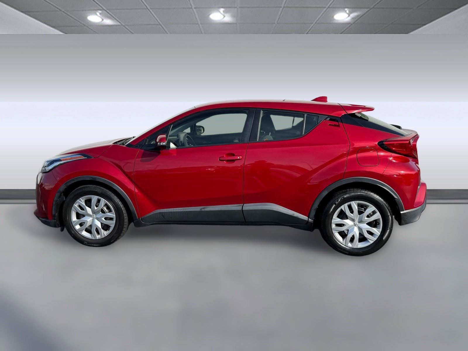 2020 Toyota C-HR LE photo 2