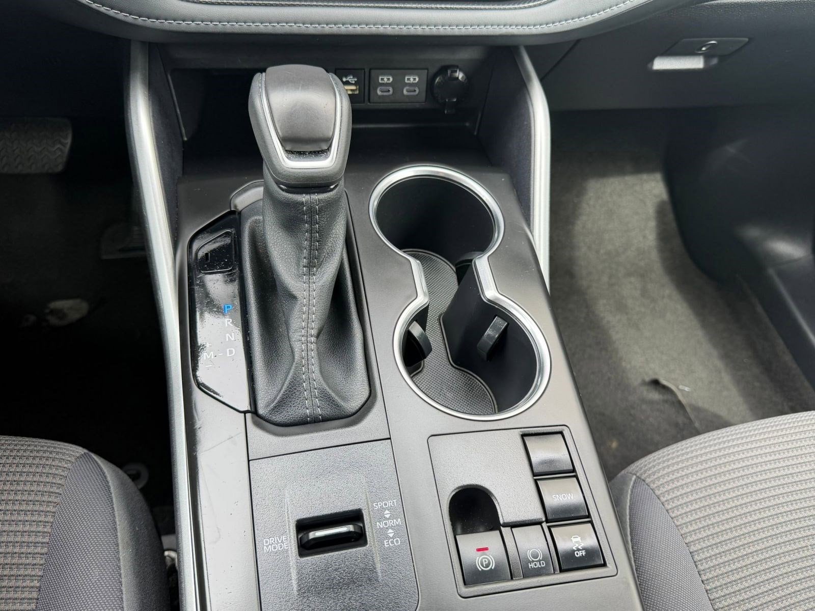 2025 Toyota Highlander LE - Photo 18