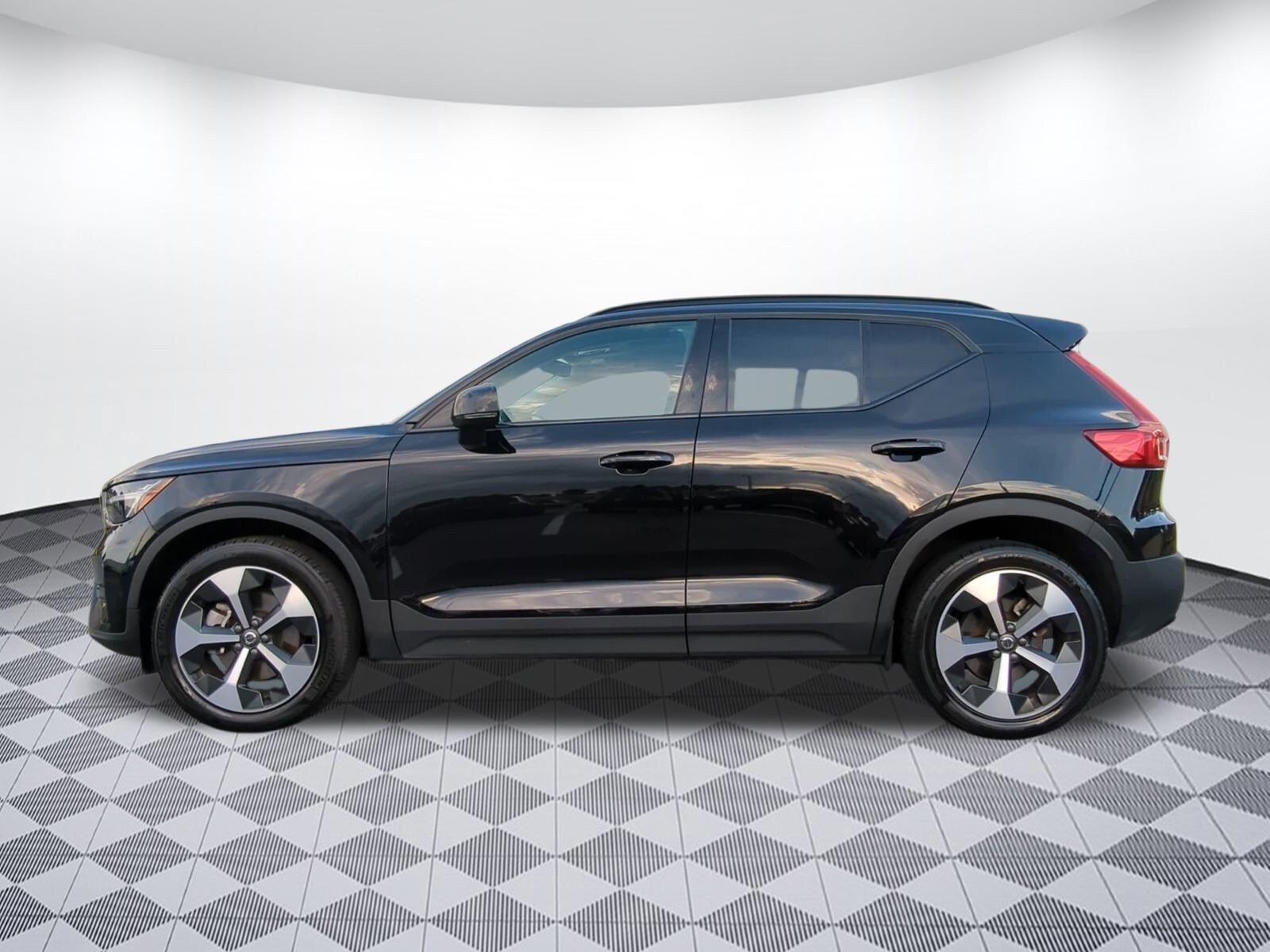 2024 Volvo XC40 Core photo 2