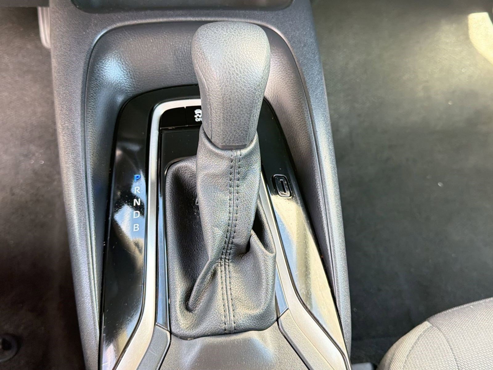 2025 Toyota Corolla LE - Photo 18