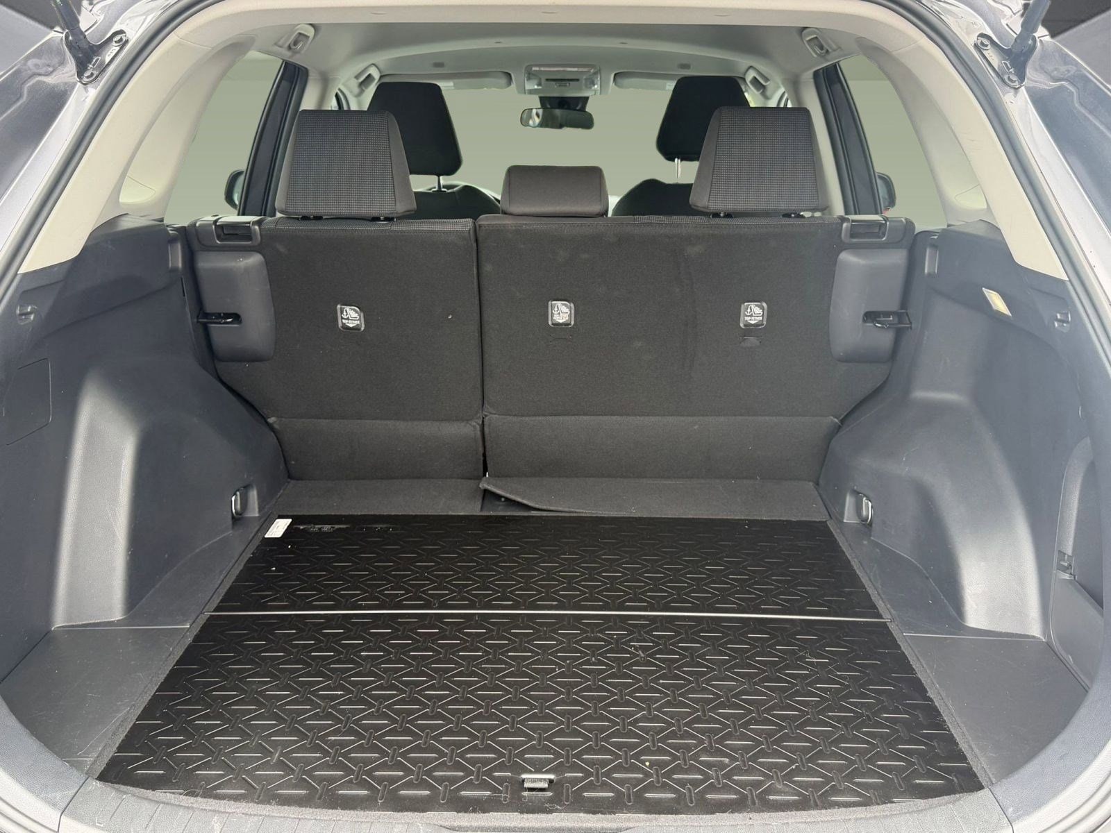 2025 Toyota RAV4 LE - Photo 28