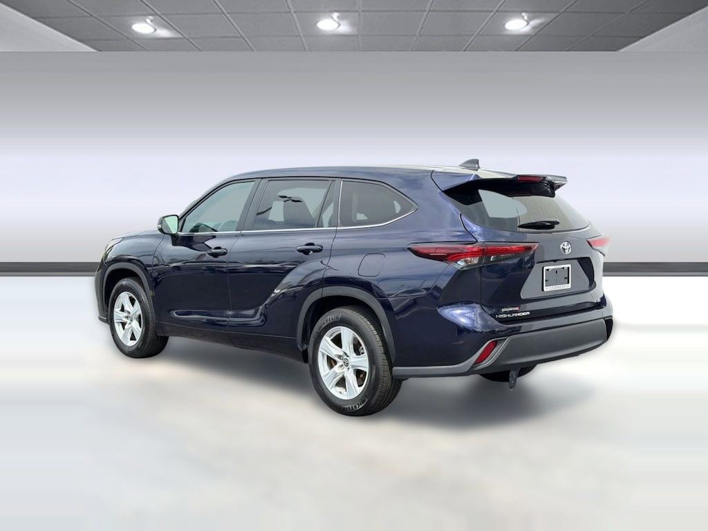 Used 2025 Toyota Highlander LE (LE FWD (Natl)) SUV