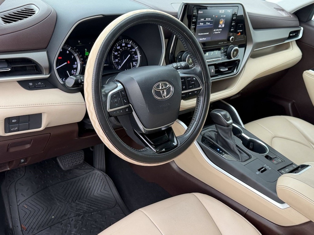 Used 2021 Toyota Highlander Highlander XLE (XLE FWD (SE)) SUV