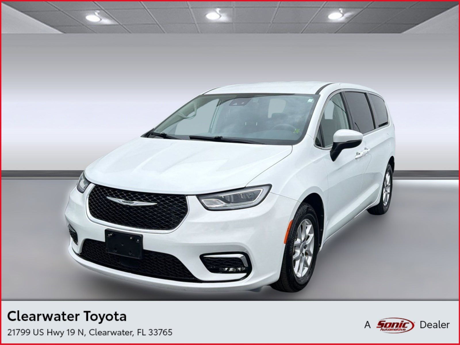 2023 Chrysler Pacifica Touring L's photo