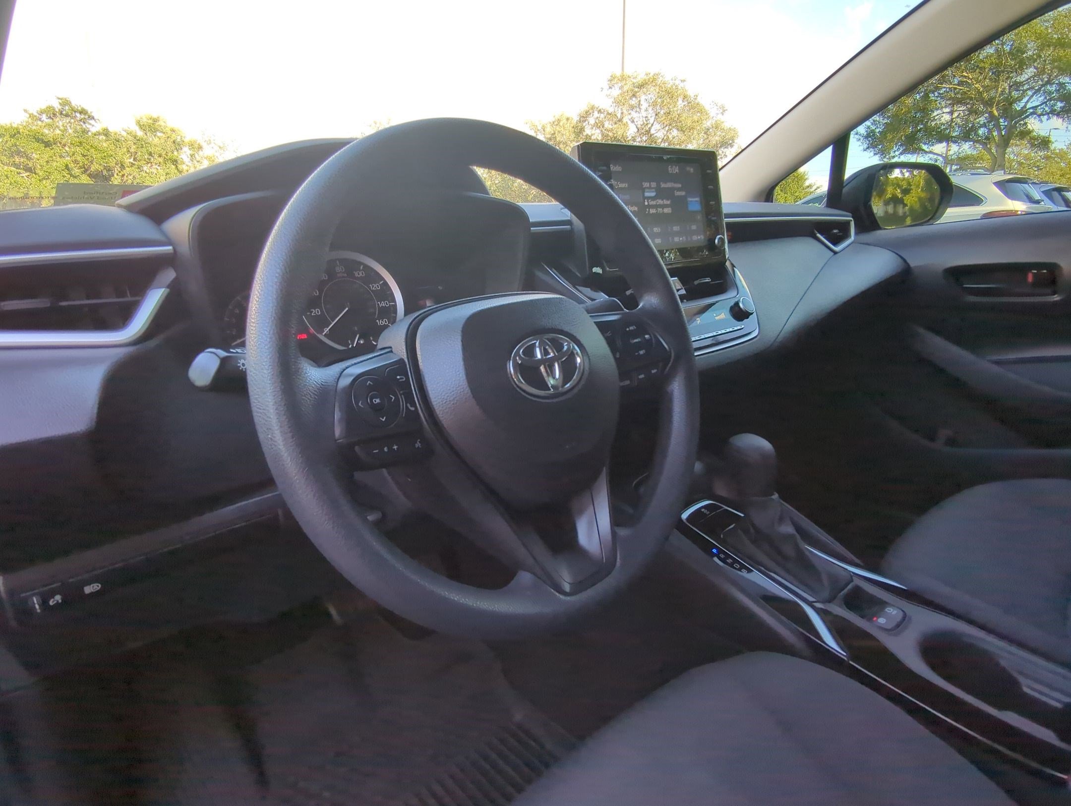 2022 Toyota Corolla LE photo 4