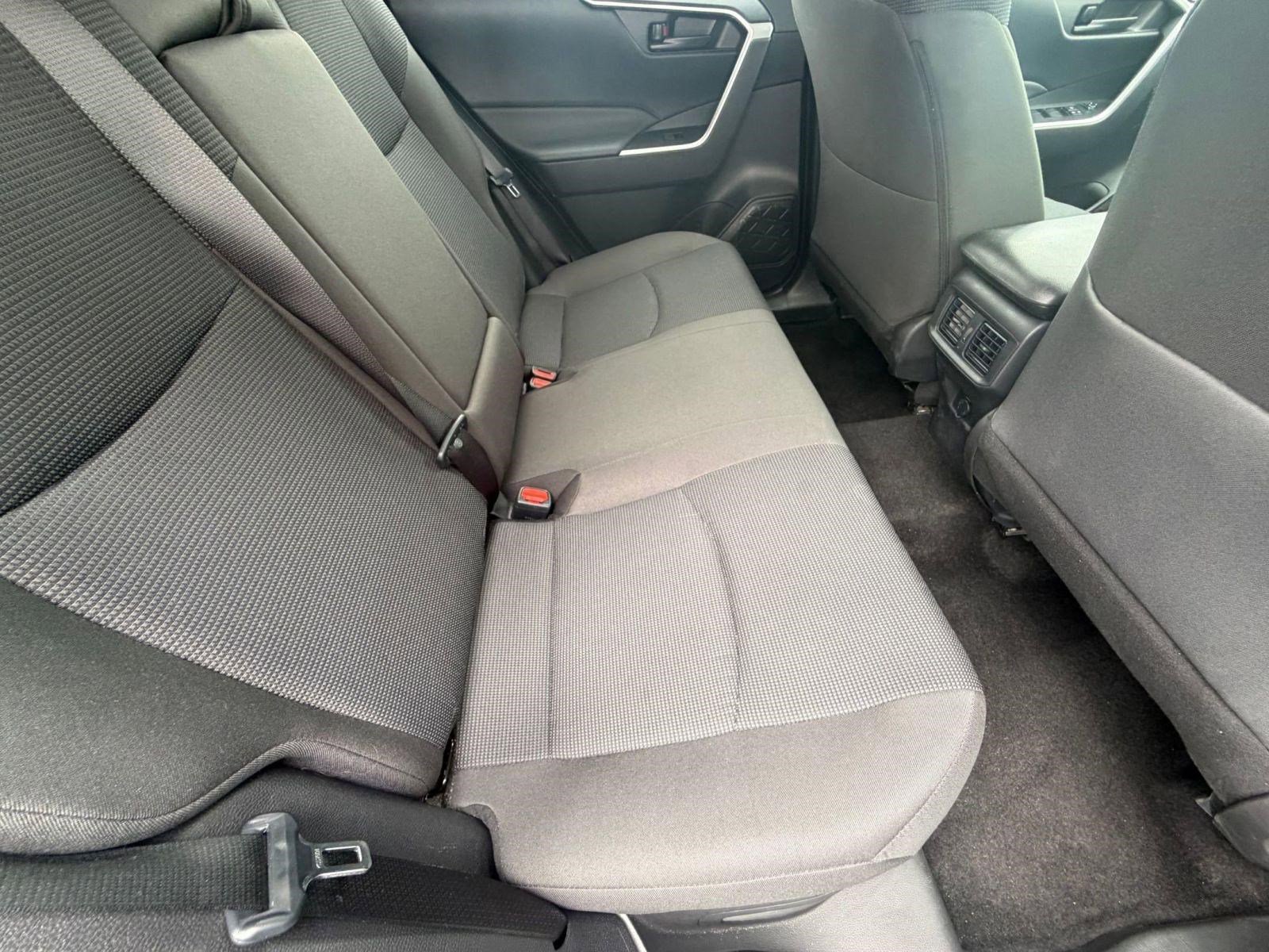 2025 Toyota RAV4 LE - Photo 29