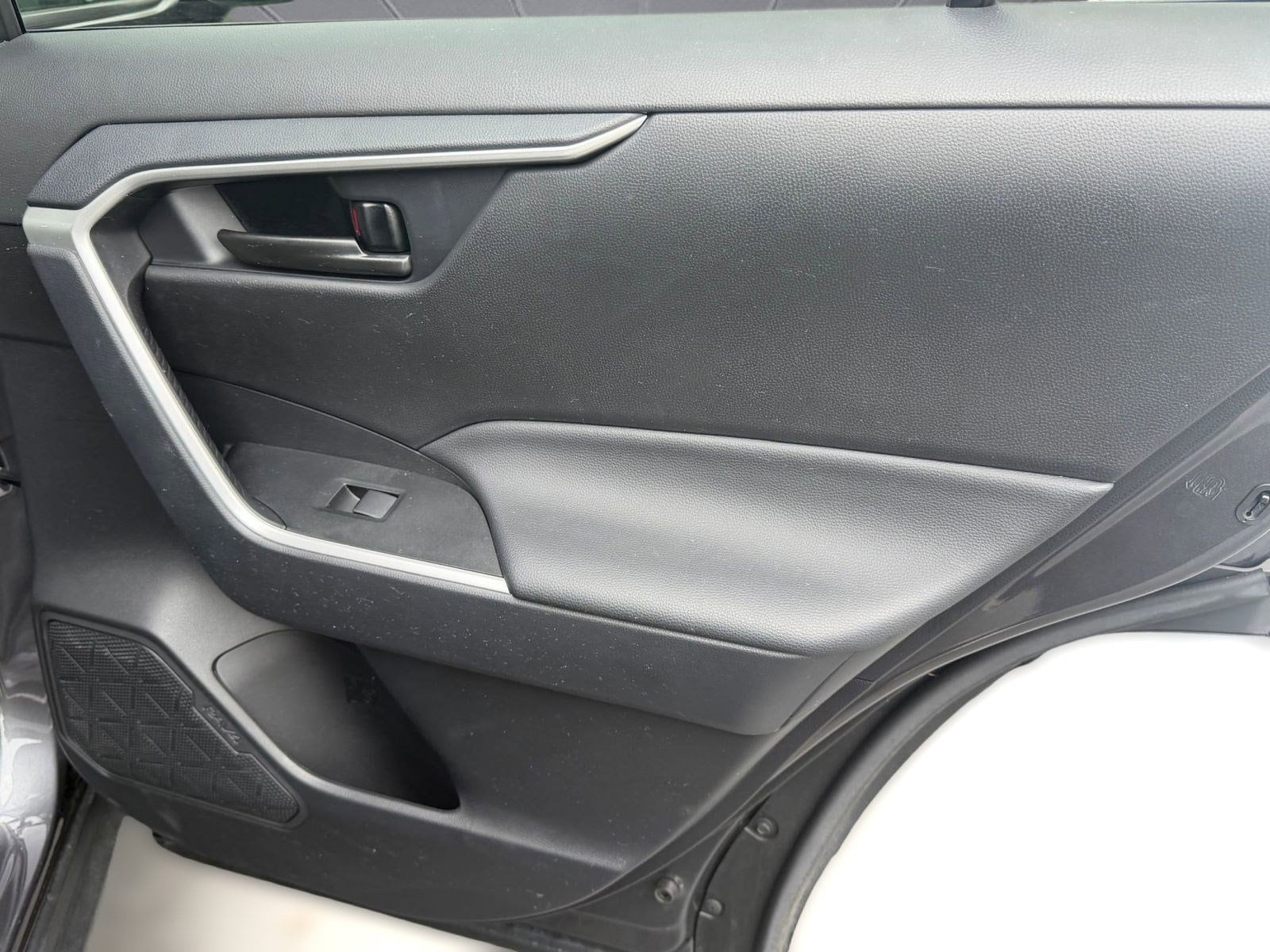 2025 Toyota RAV4 LE - Photo 35