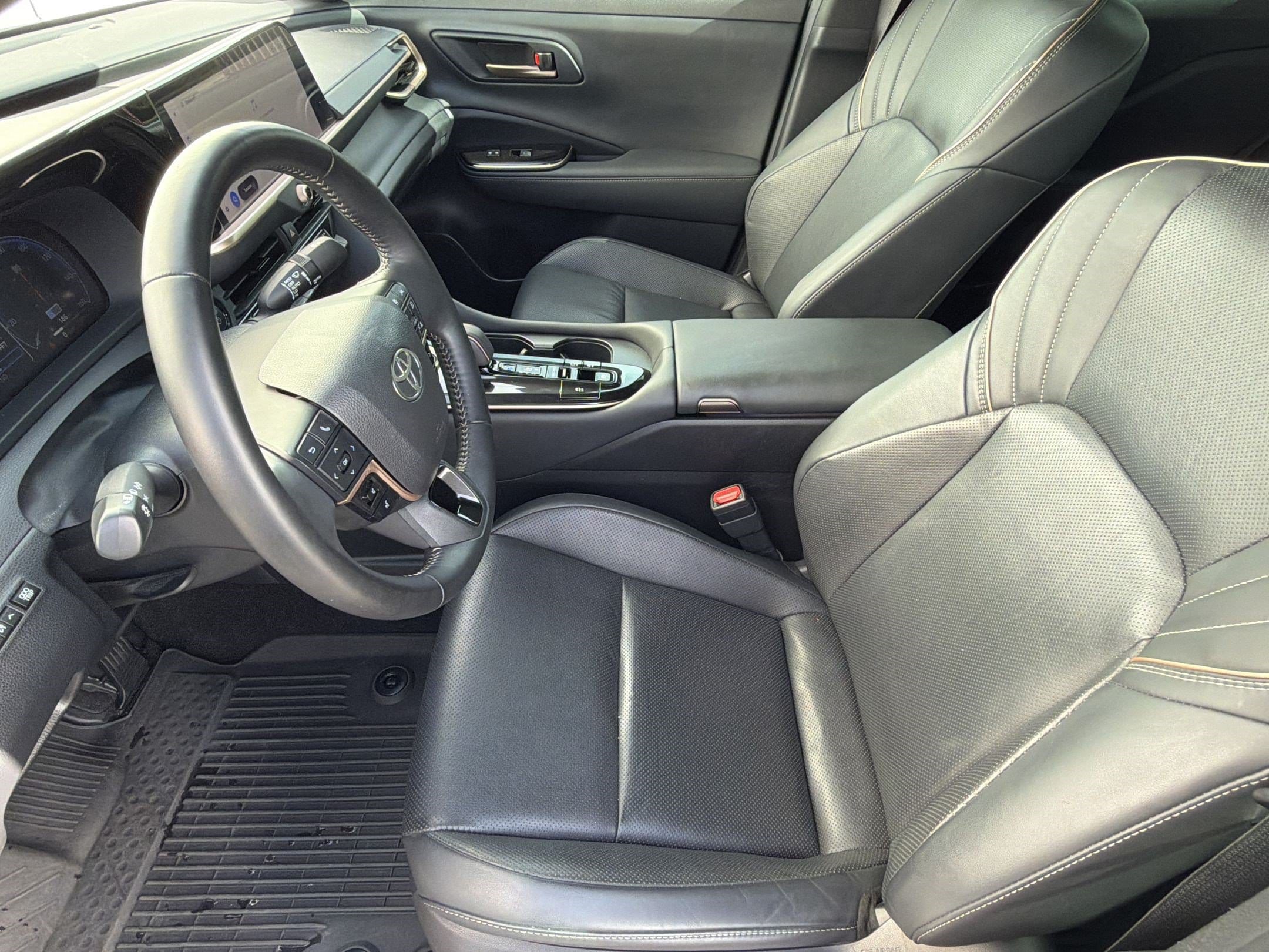Crown Limited (Limited AWD (Natl)) Sedan