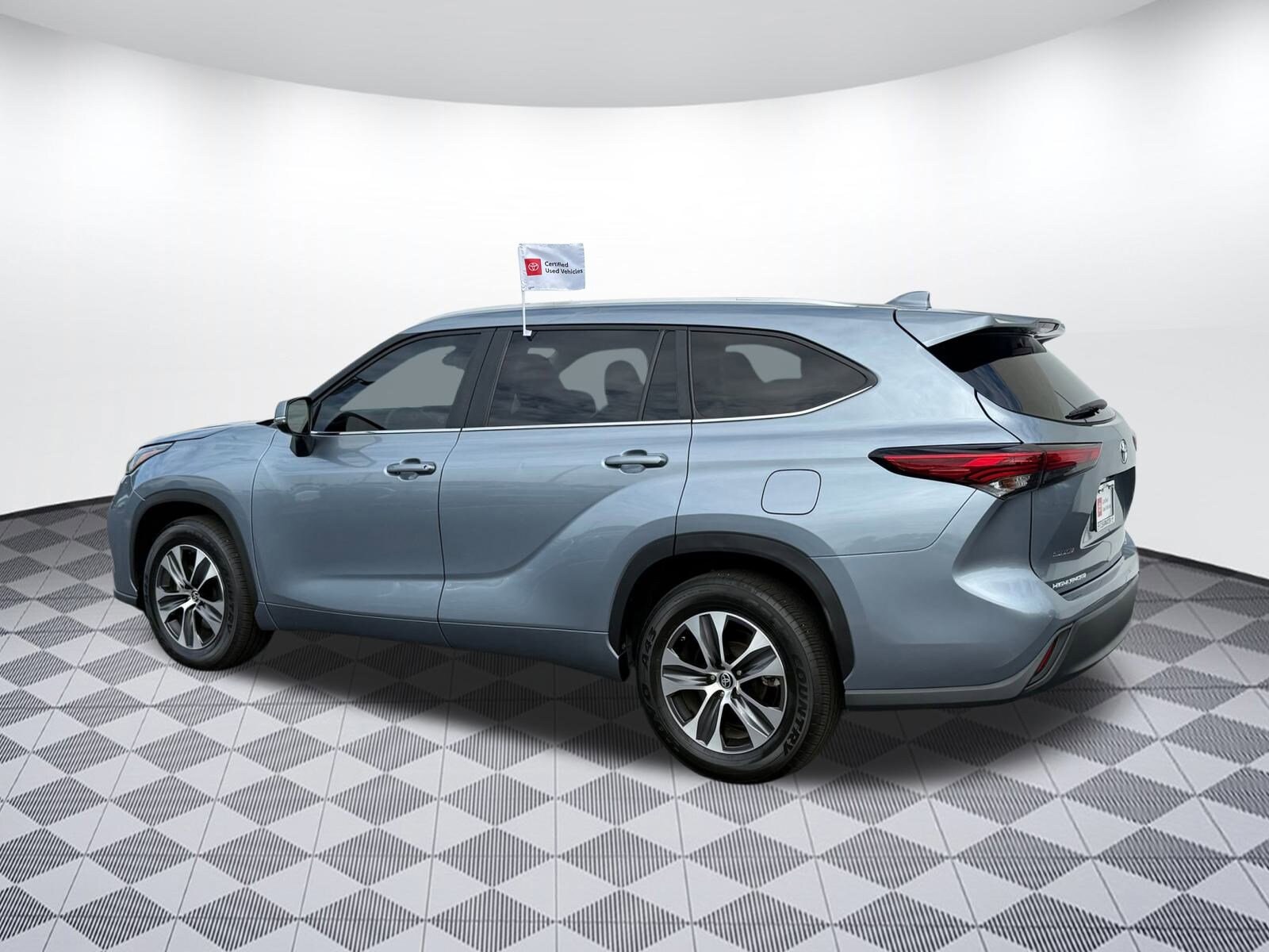 2023 Toyota Highlander XLE photo 3