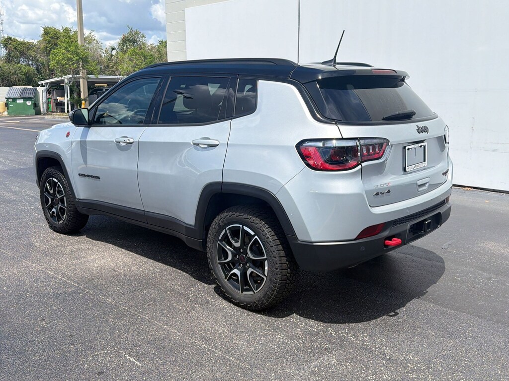 Used 2025 Jeep Compass Trailhawk (Trailhawk 4x4) SUV