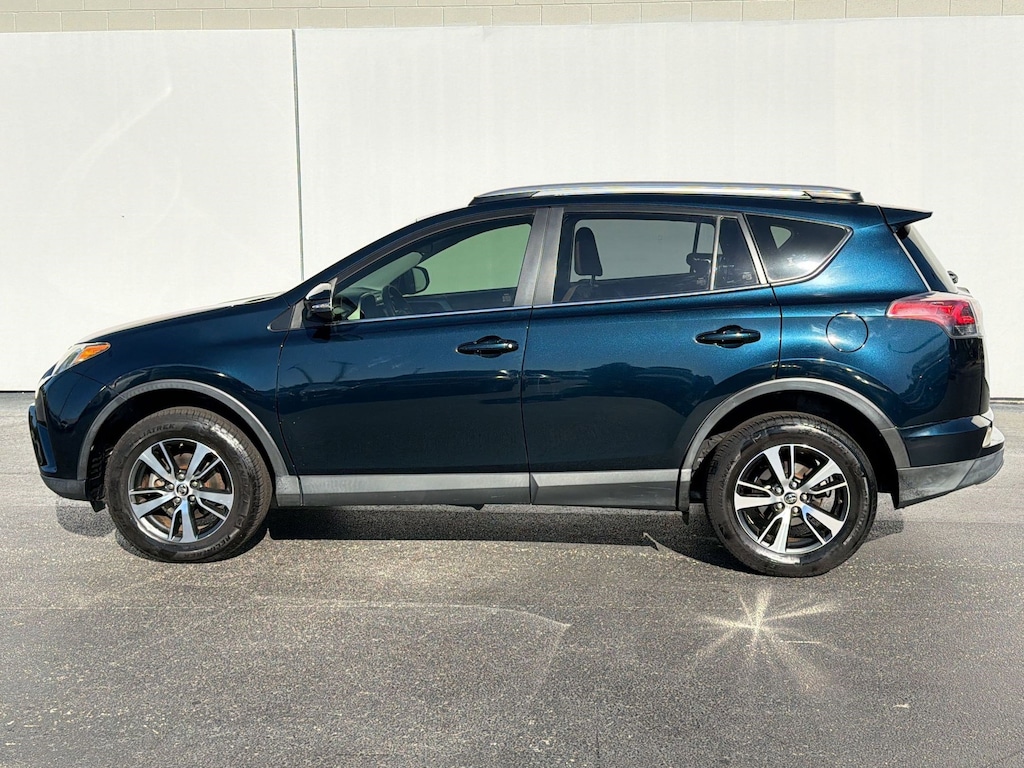 Used 2018 Toyota RAV4 XLE (XLE FWD (Natl)) SUV