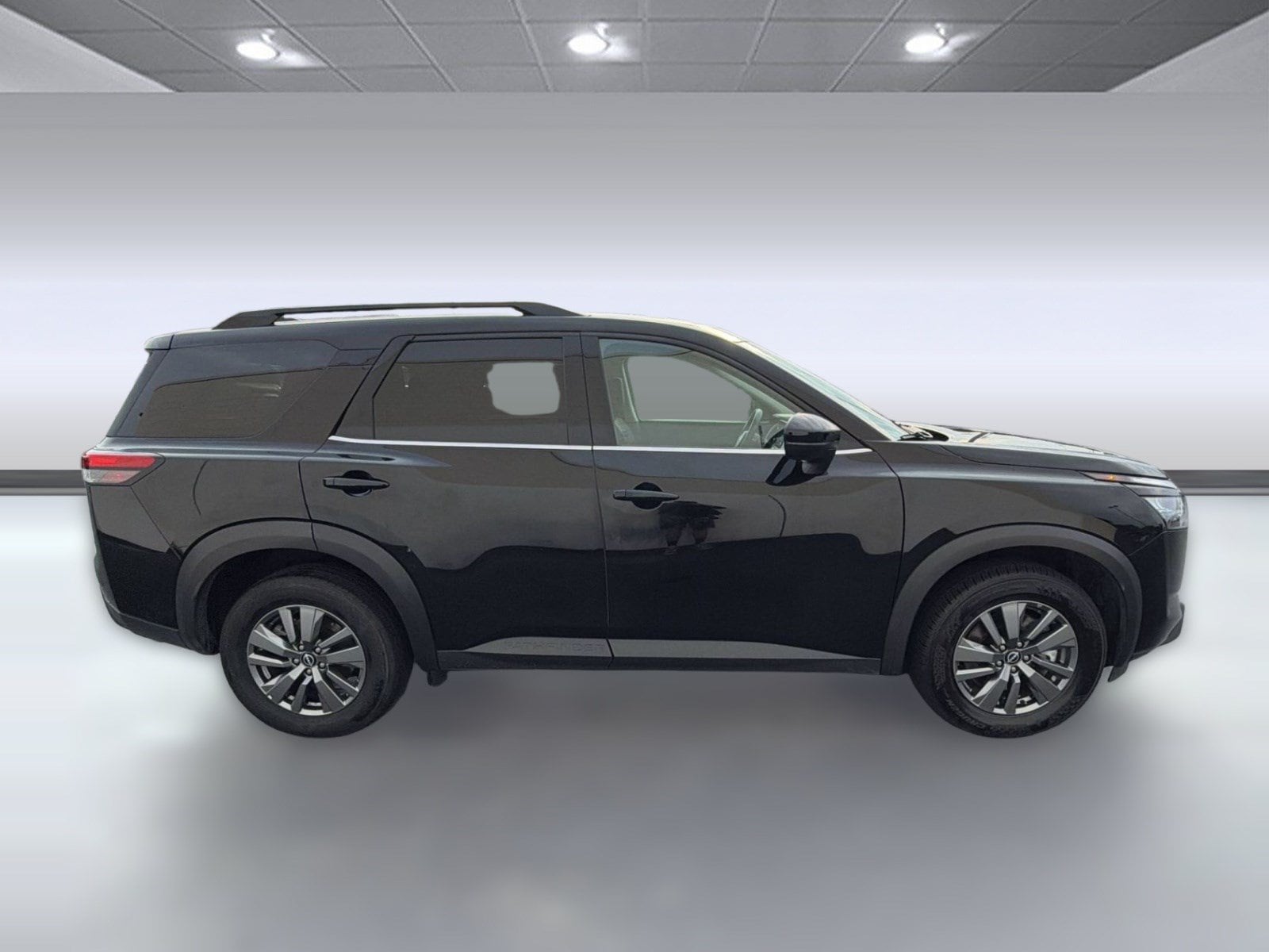 2025 Nissan Pathfinder SV - Photo 8