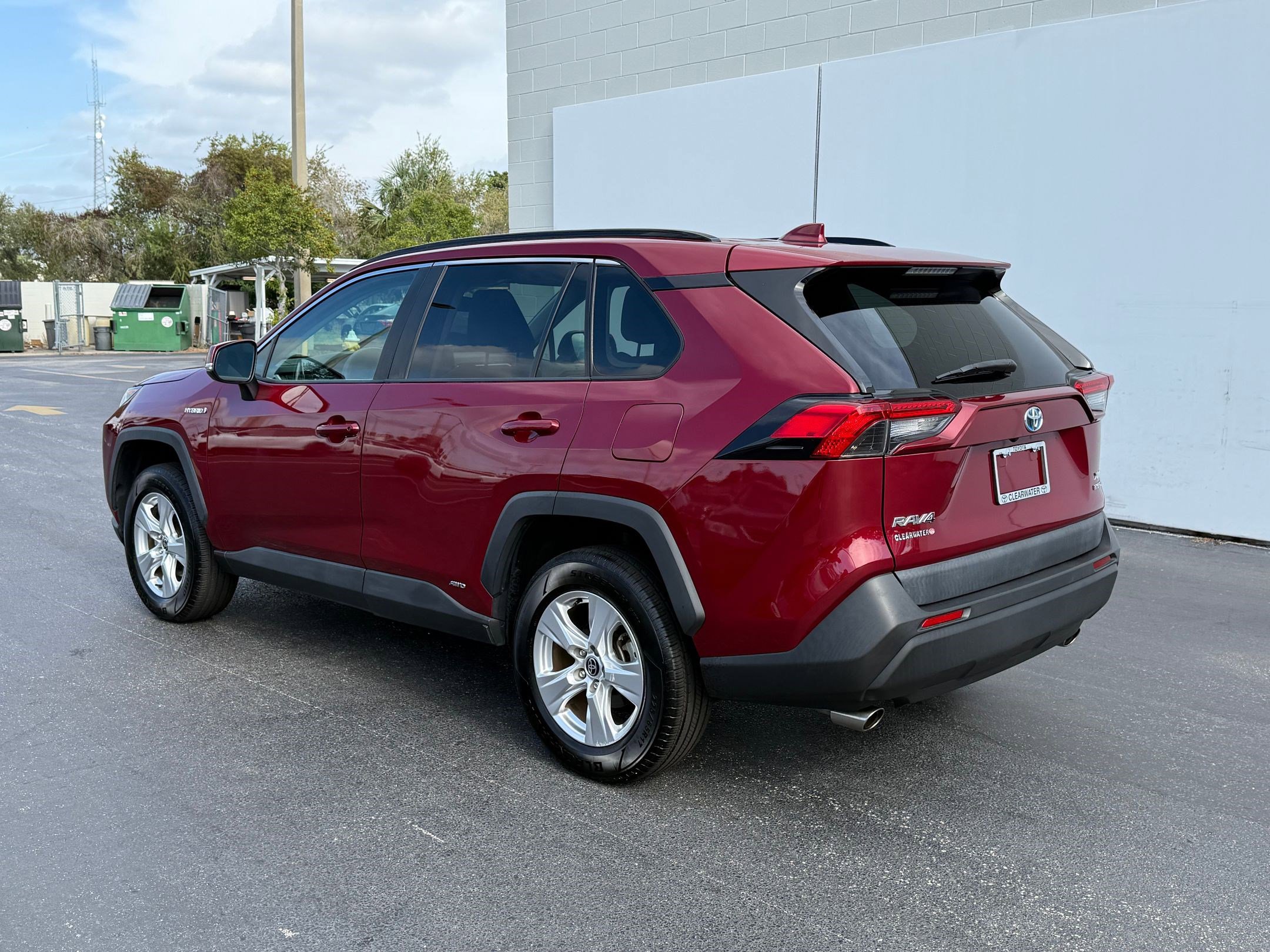 2021 Toyota RAV4 Hybrid XLE photo 2