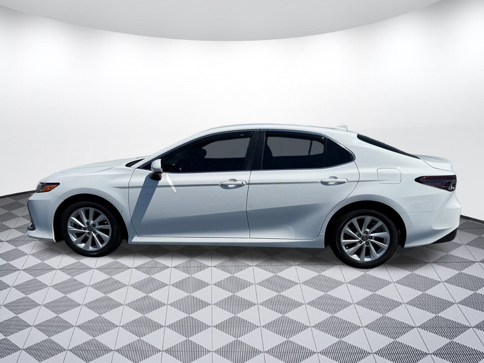 2023 Toyota Camry LE photo 2