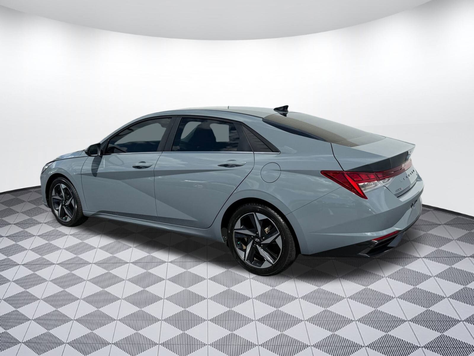 2023 Hyundai Elantra Limited photo 3