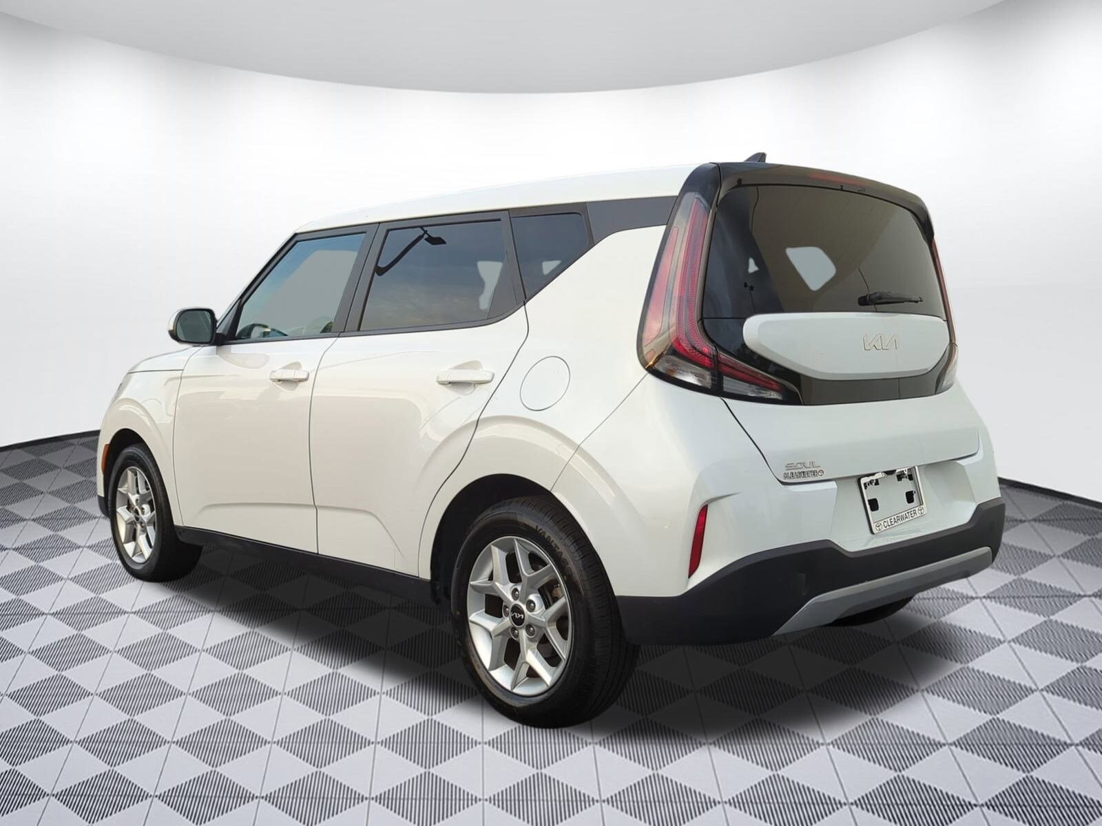 2023 Kia Soul LX photo 2