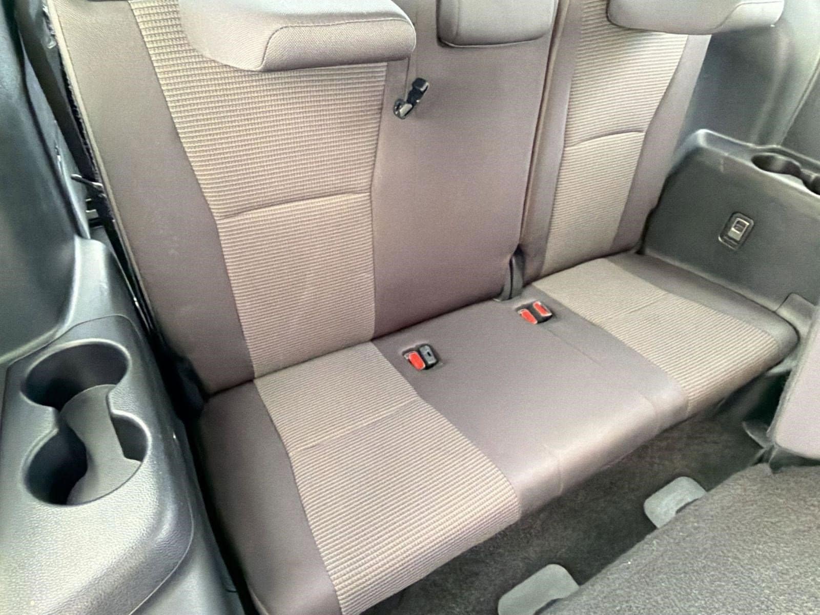 2025 Toyota Highlander LE - Photo 33