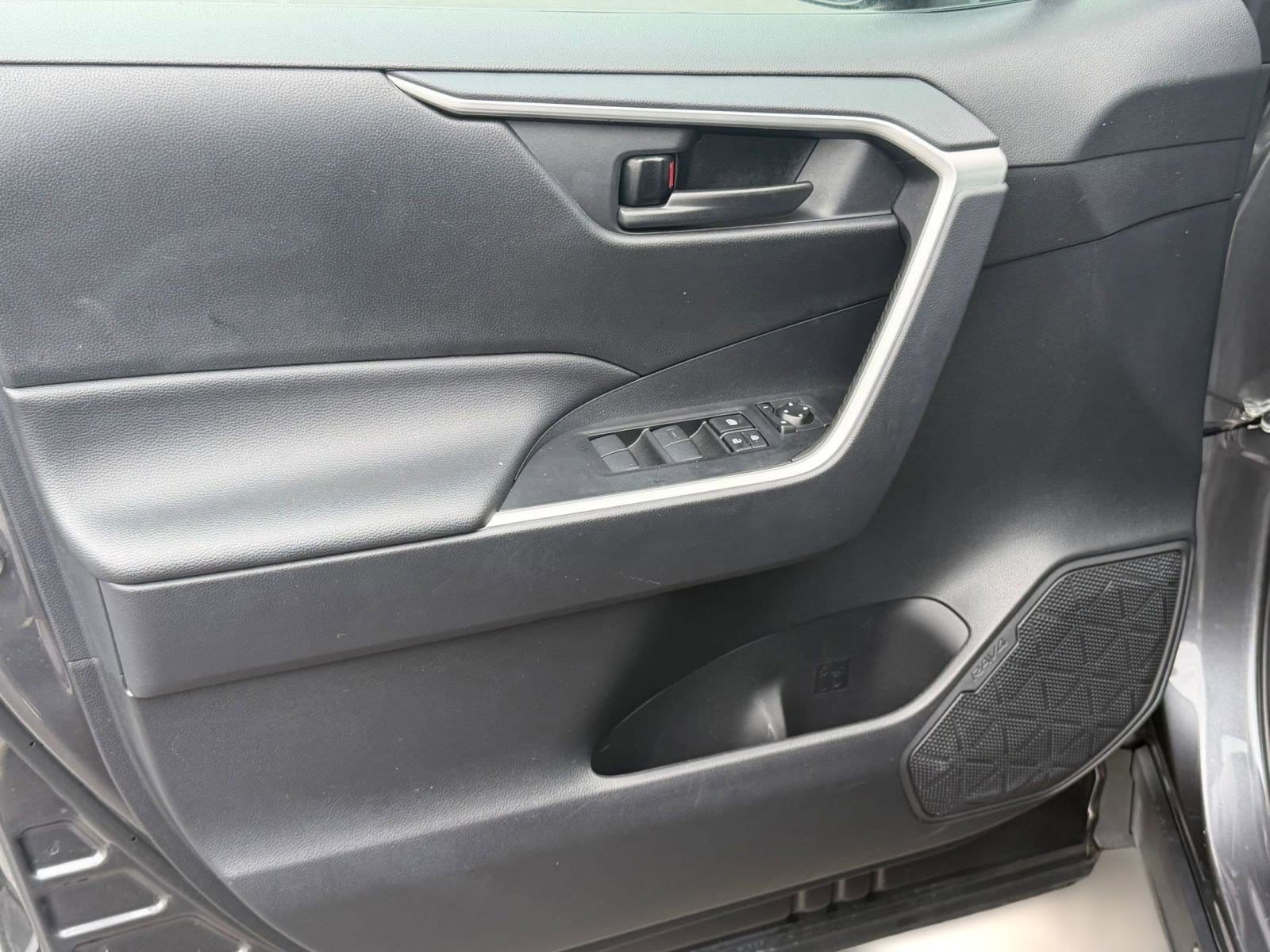 2025 Toyota RAV4 LE - Photo 13