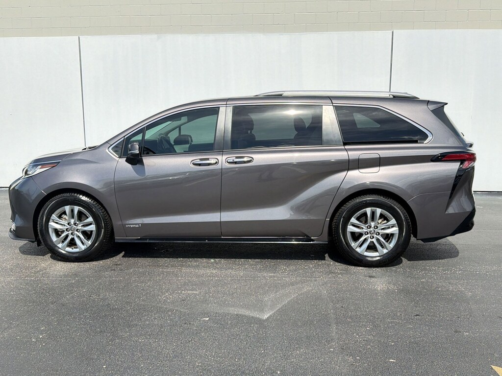 Certified 2021 Toyota Sienna Limited (Limited FWD 7-Passenger (Natl)) Van