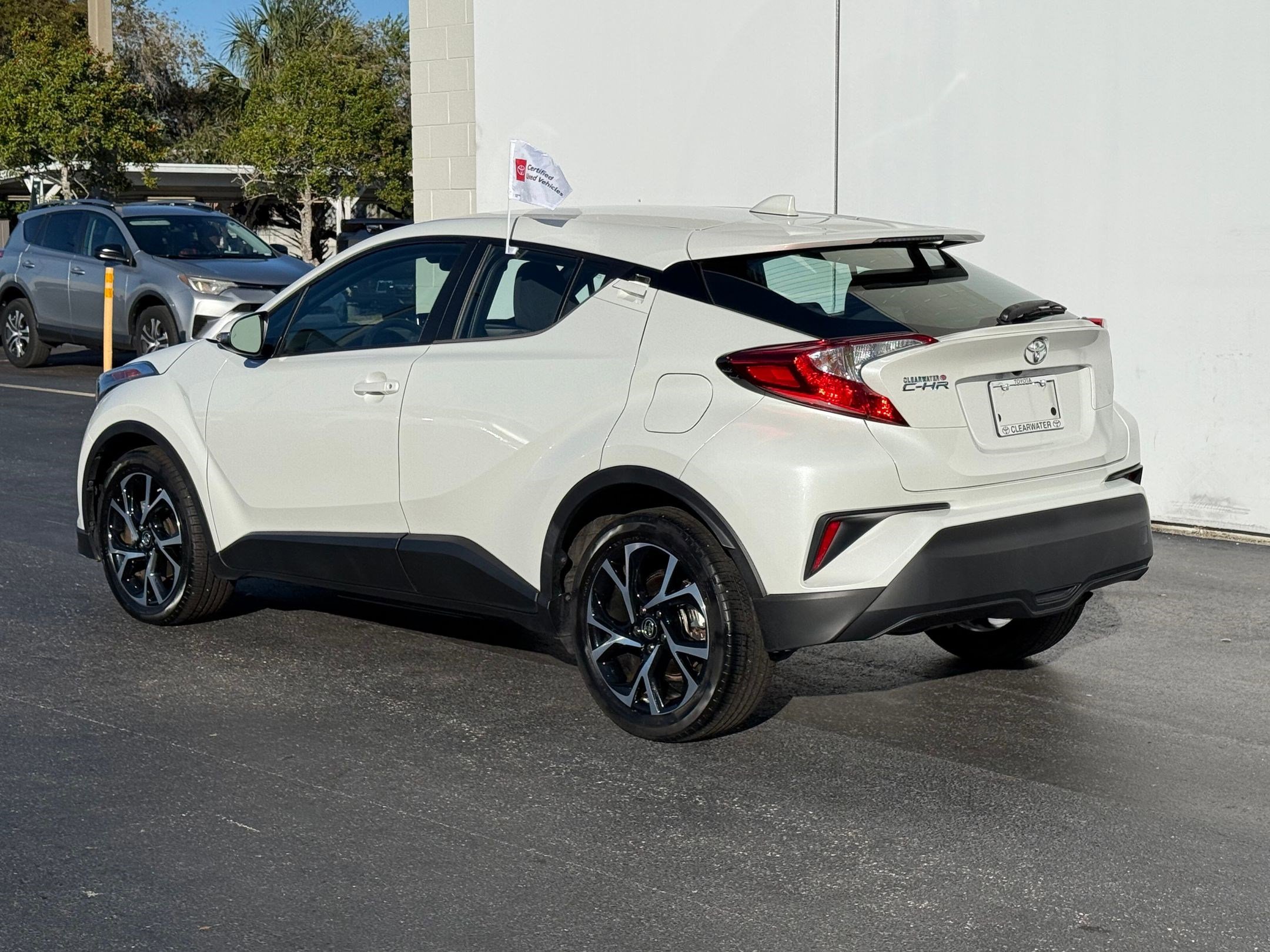 2019 Toyota C-HR XLE photo 3