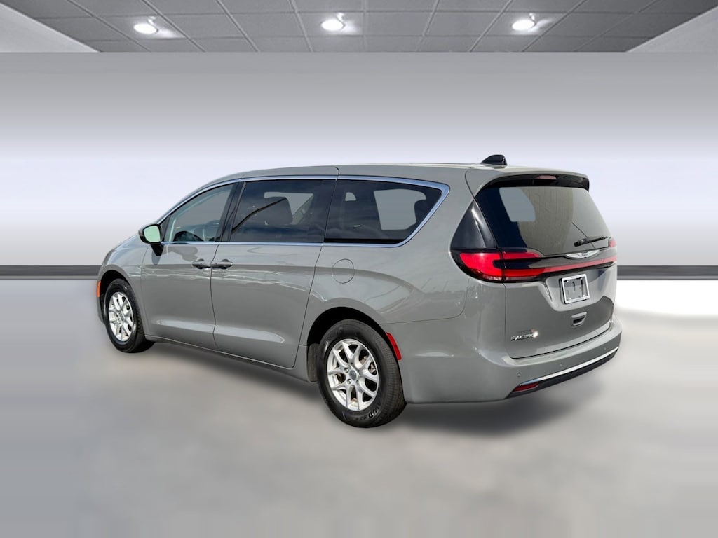 Used 2023 Chrysler Pacifica Touring L Van Passenger Van