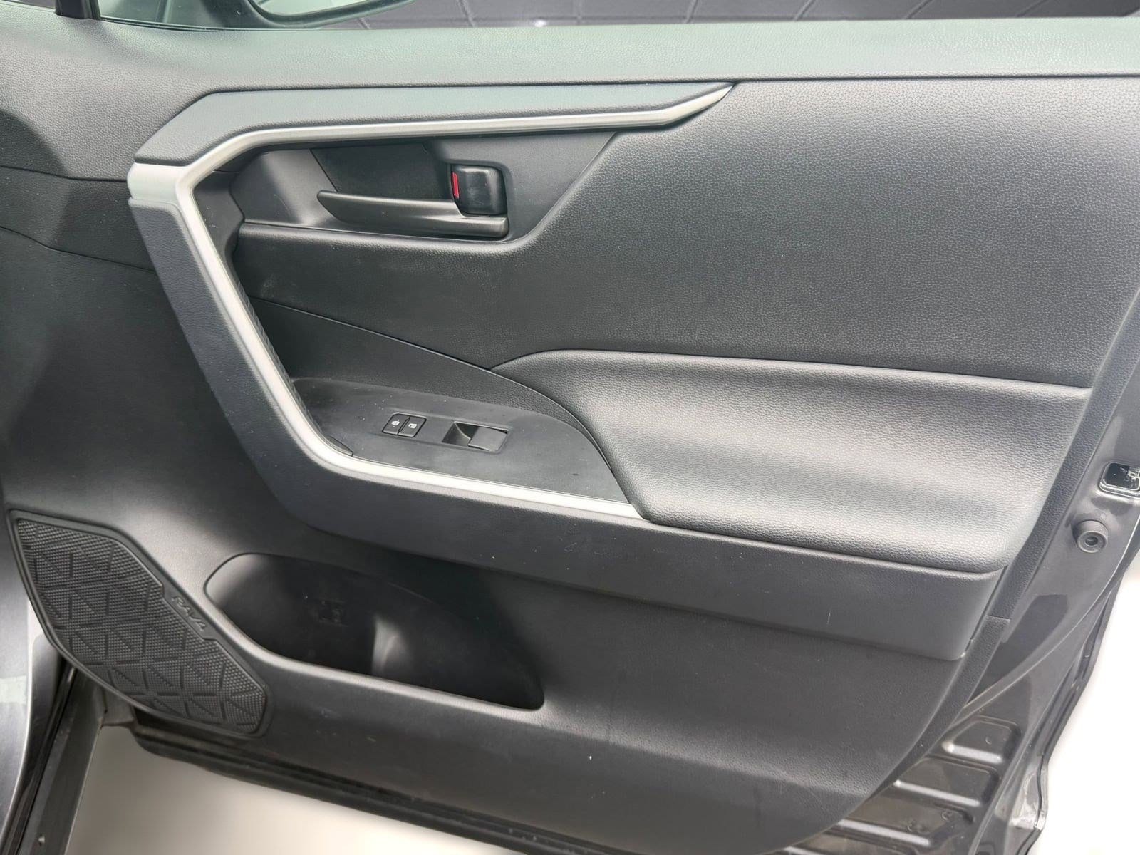 2025 Toyota RAV4 LE - Photo 22