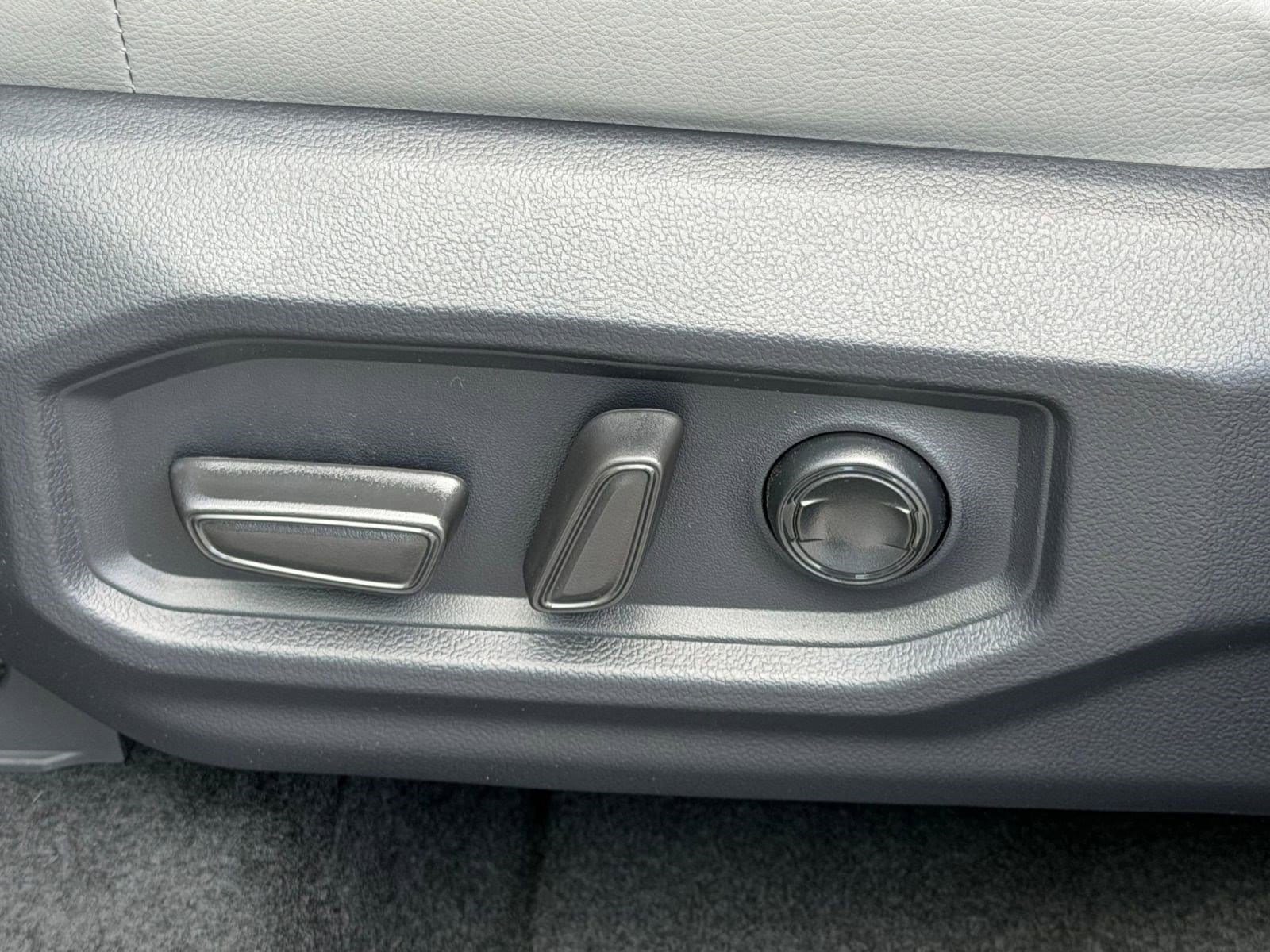 2026 Toyota Tundra Limited - Photo 14
