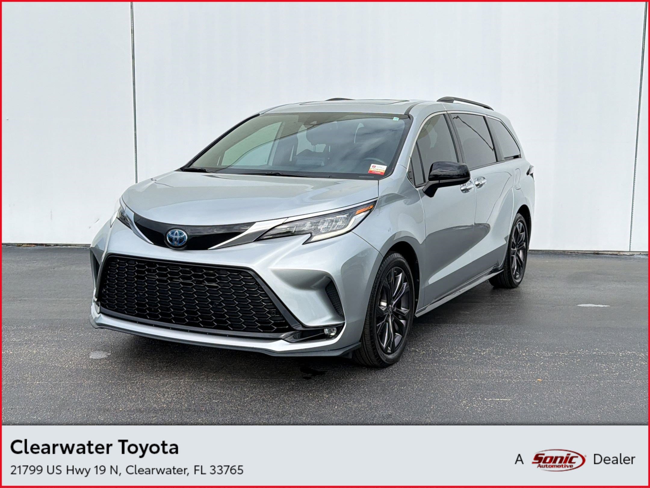 2022 Toyota Sienna XSE 7-Passenger Hybrid FWD's photo
