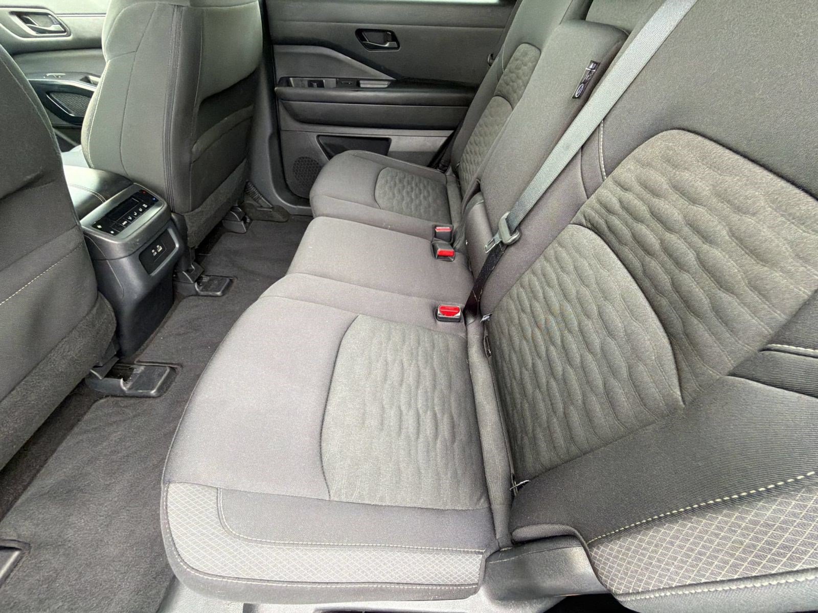 2025 Nissan Pathfinder SV - Photo 24