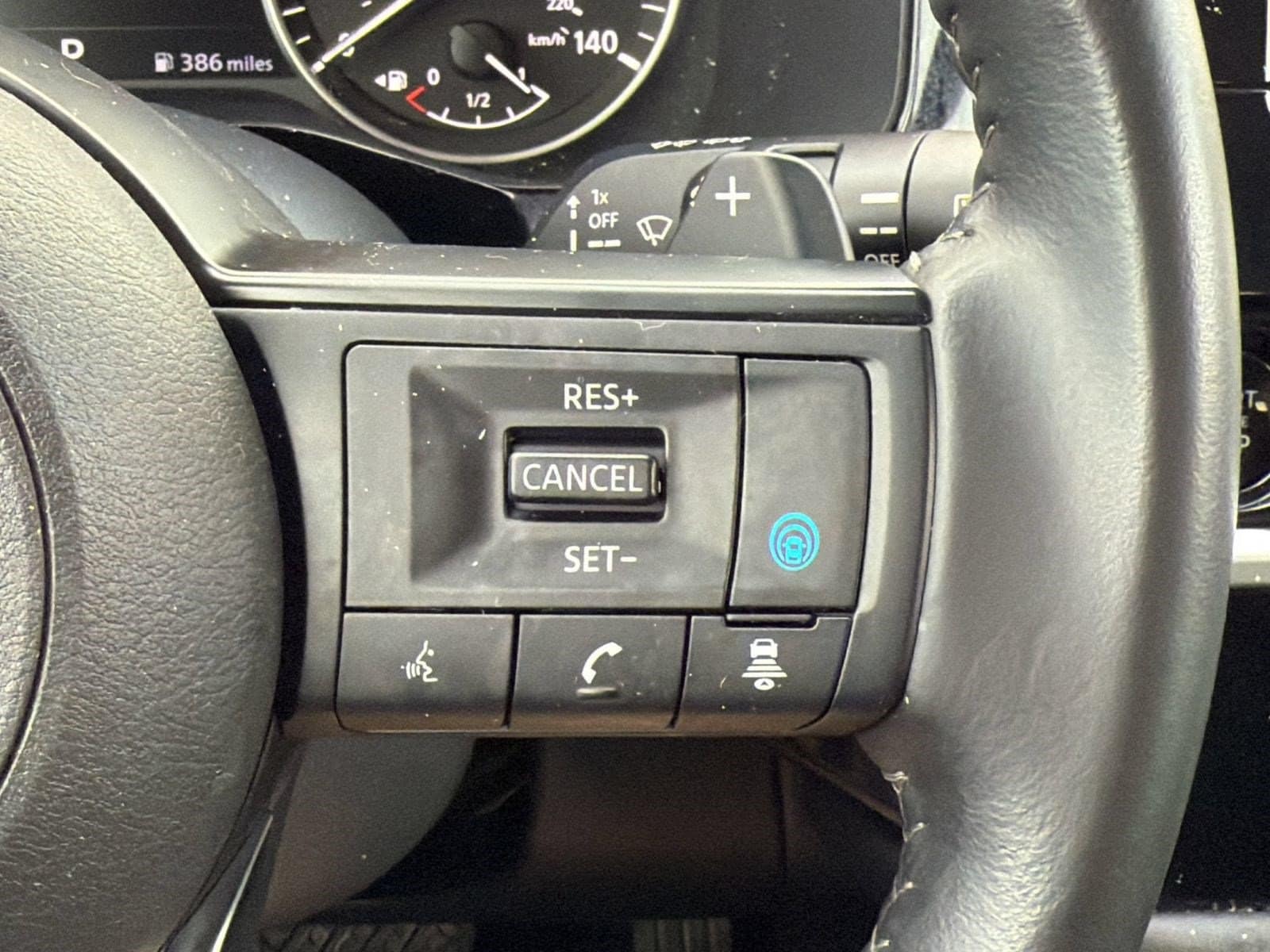 2025 Nissan Pathfinder SV - Photo 18