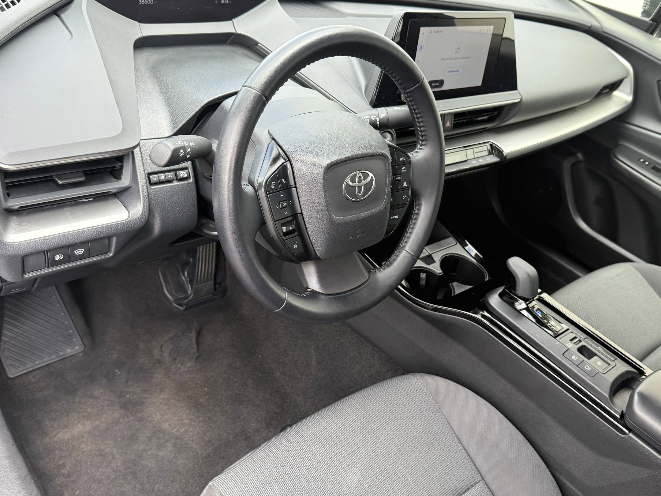 2023 Toyota Prius LE photo 4