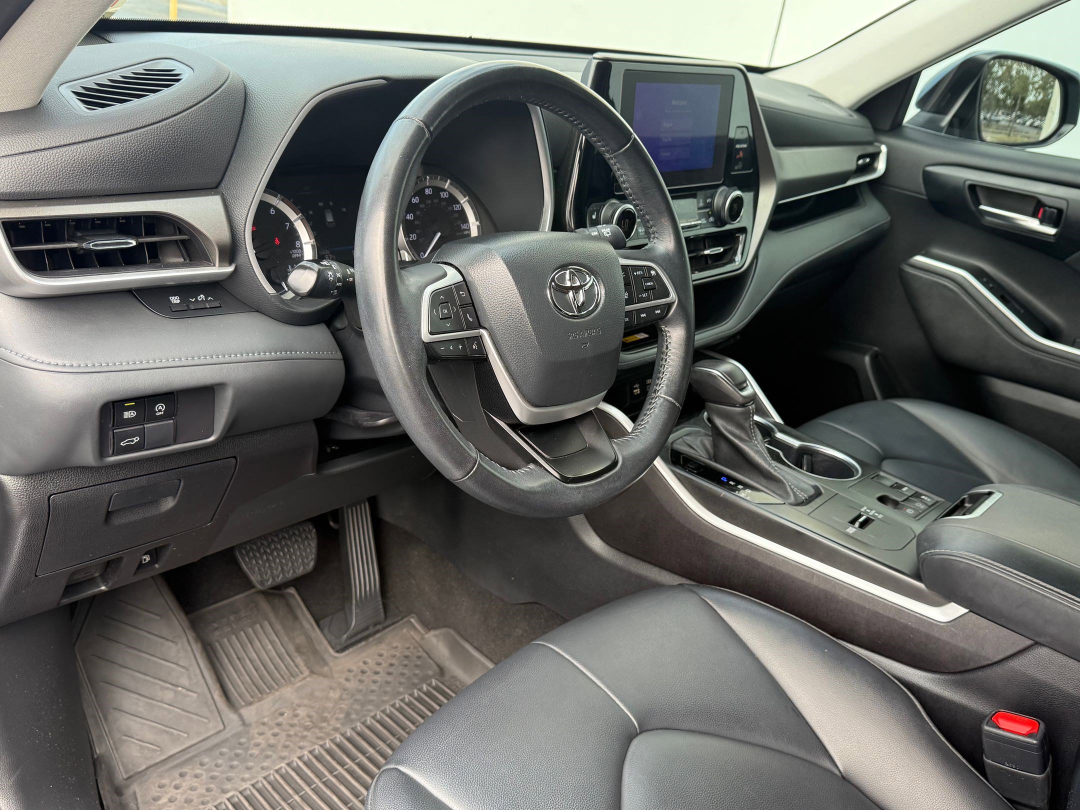 2023 Toyota Highlander XLE photo 4