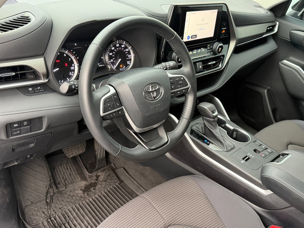 Used 2023 Toyota Highlander LE (LE FWD (Natl)) SUV