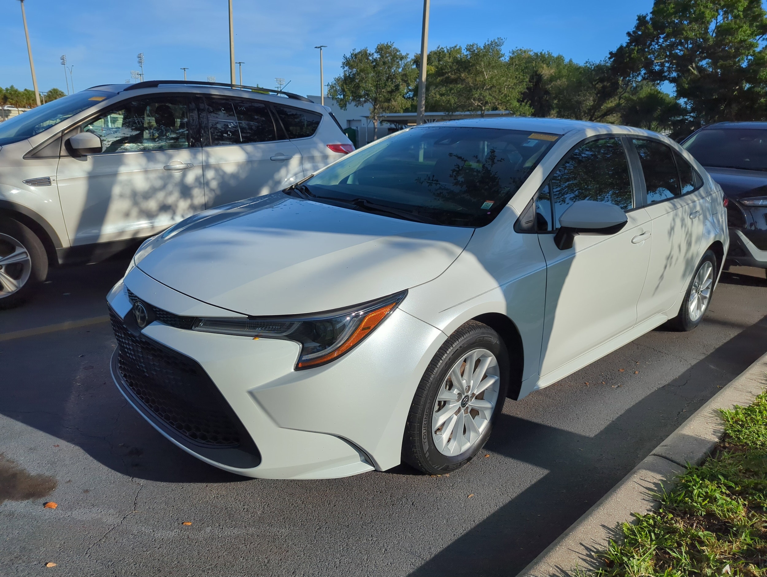 Used 2022 Toyota Corolla LE with VIN 5YFVPMAE2NP287485 for sale in Northfield, Minnesota