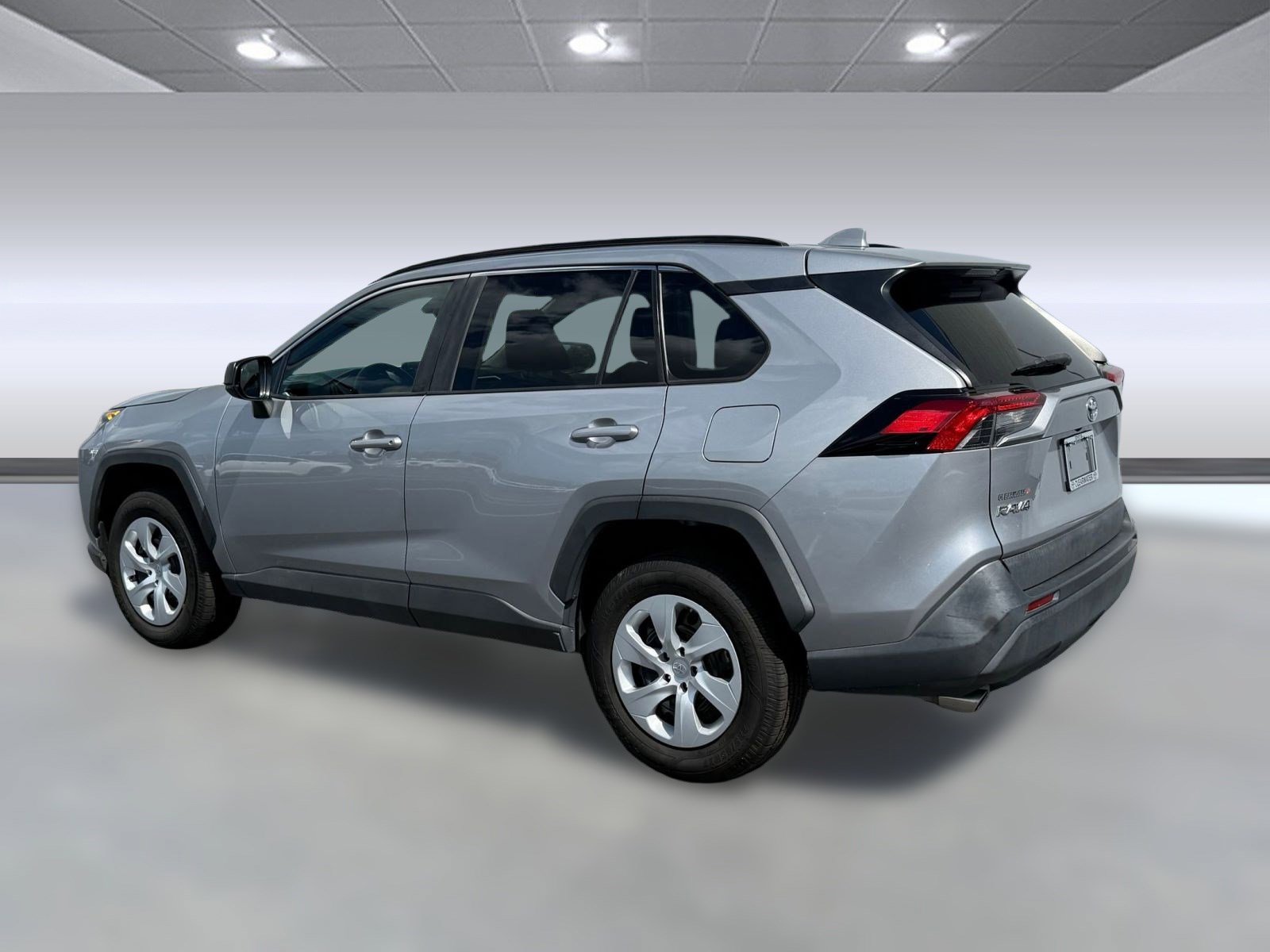 2020 Toyota RAV4 LE photo 2