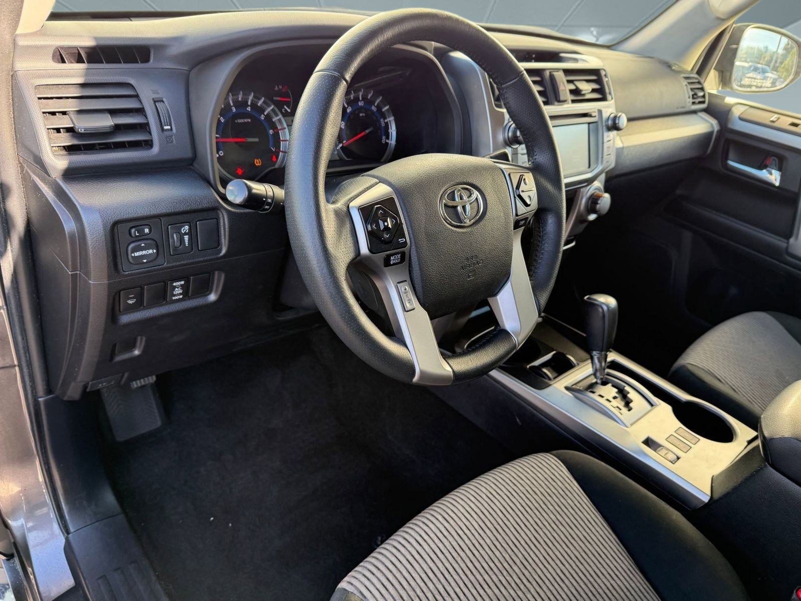 2018 Toyota 4Runner SR5 photo 4