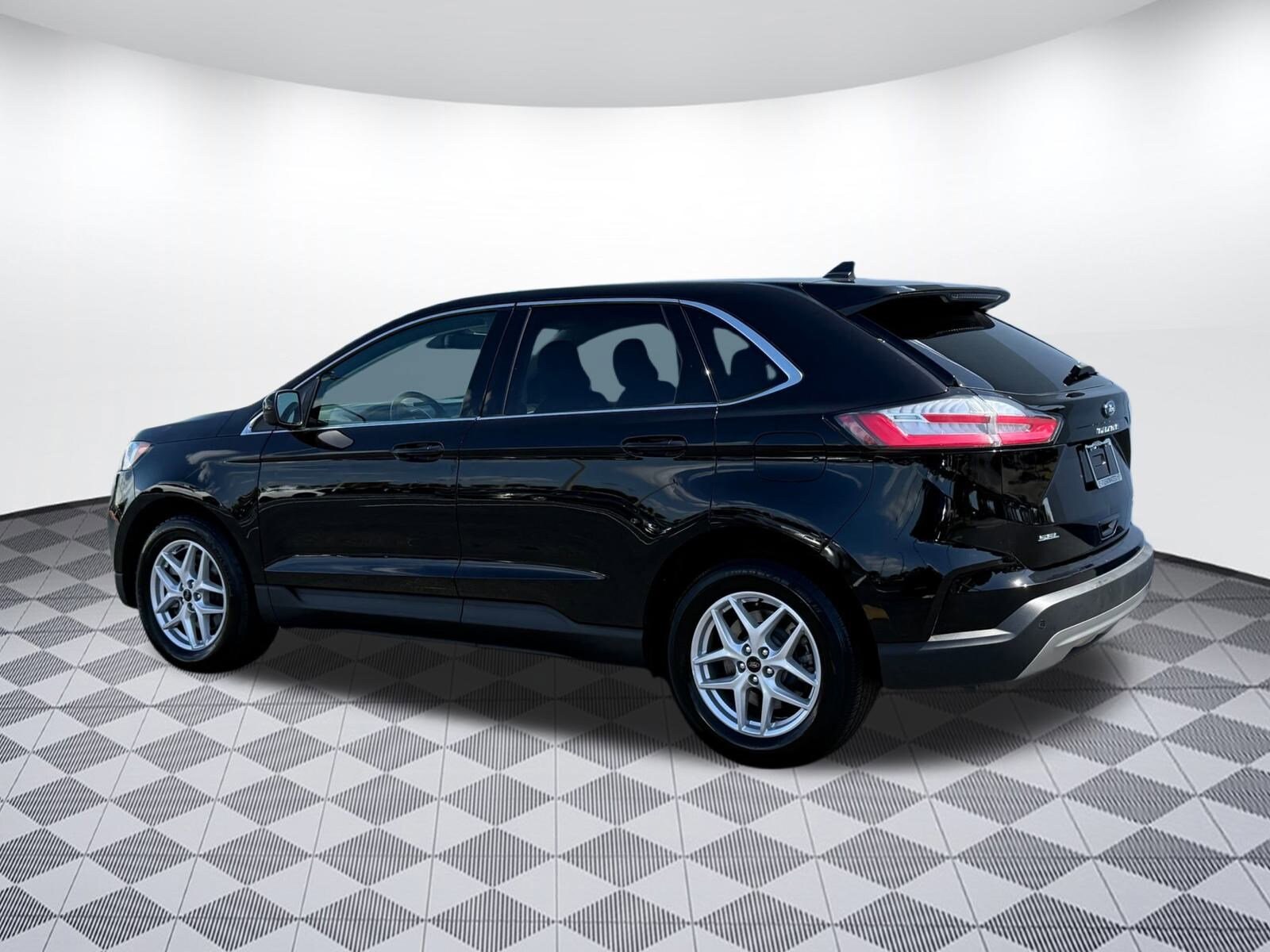 2024 Ford Edge SEL photo 3