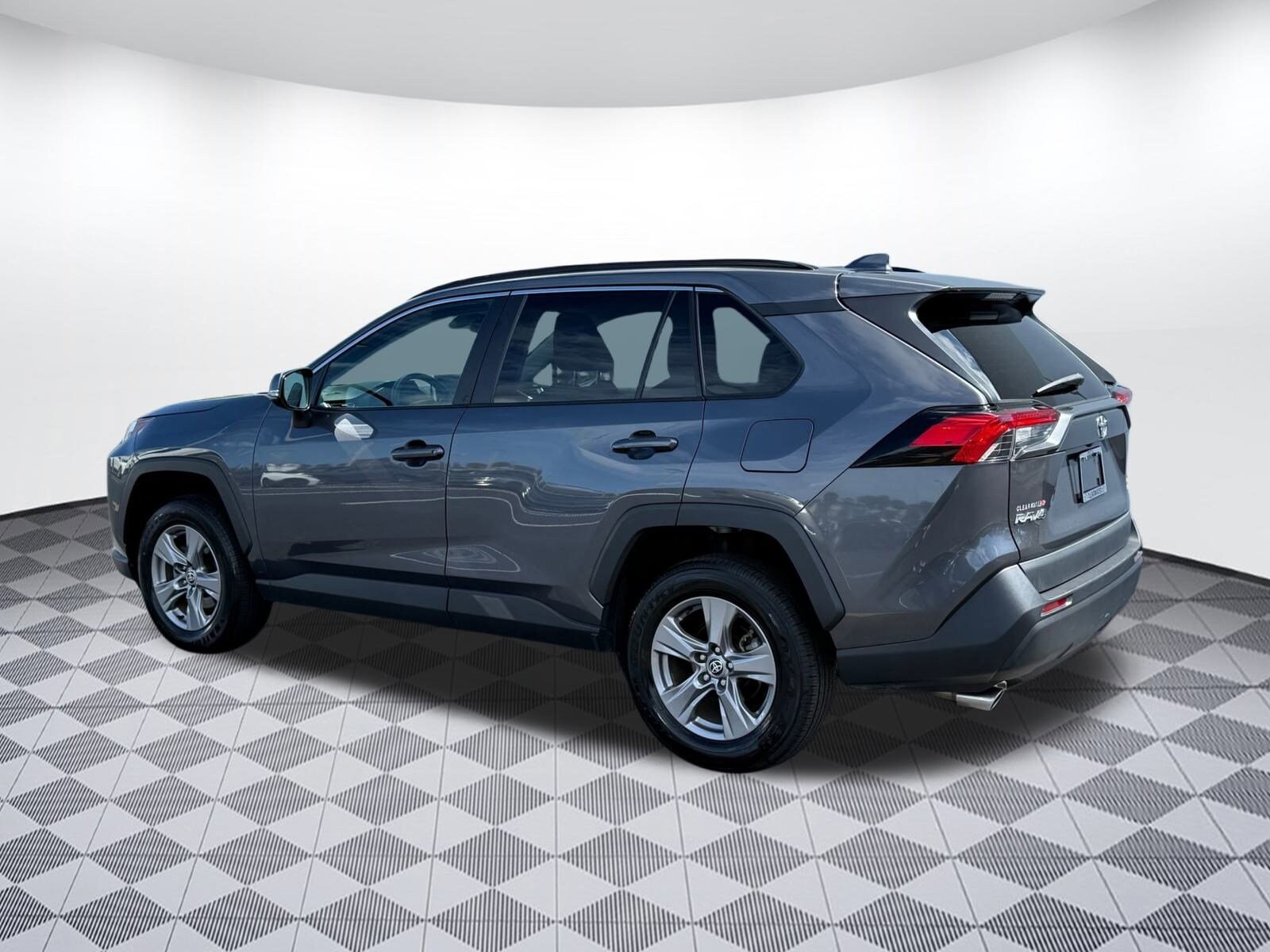 2024 Toyota RAV4 XLE photo 3