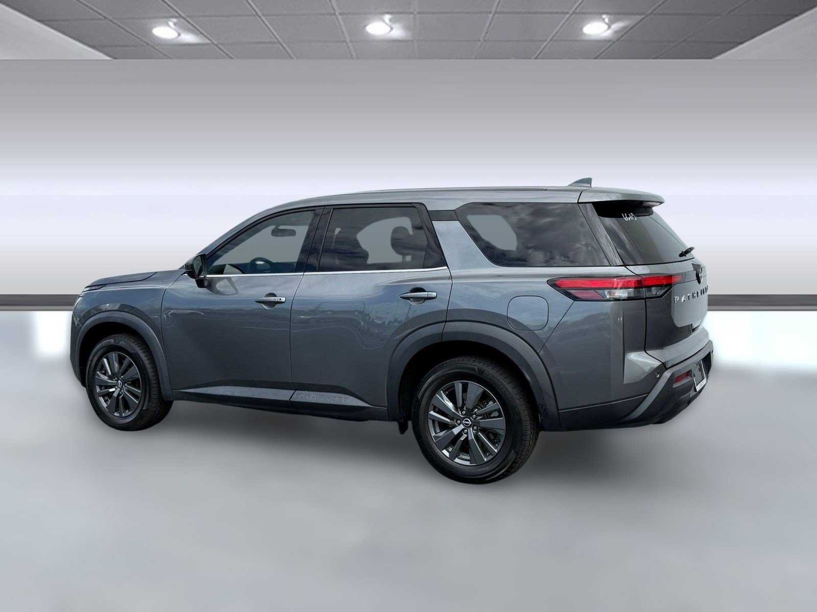 2022 Nissan Pathfinder S photo 2