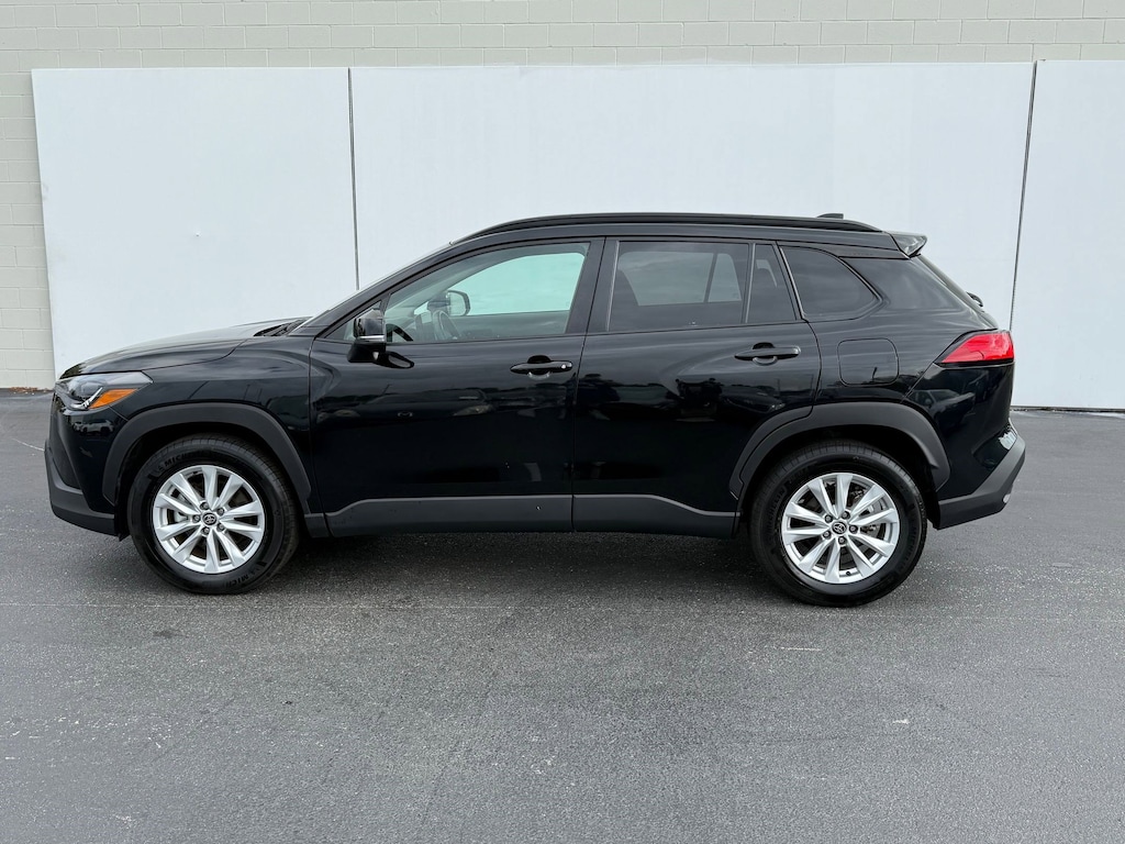 Used 2025 Toyota Corolla Cross LE SUV