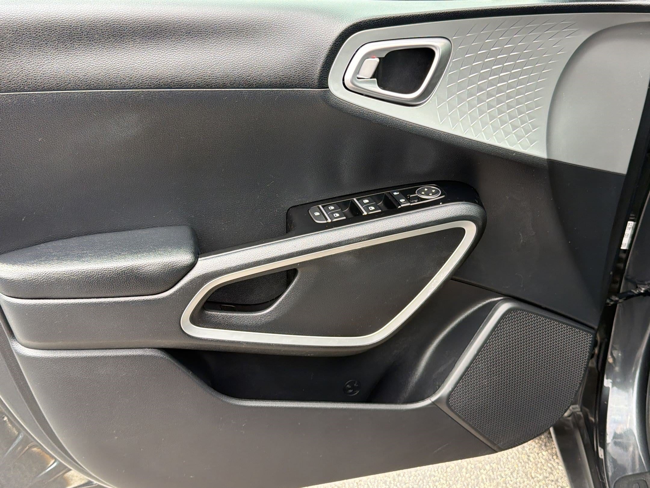 2025 Kia Soul LX - Photo 14